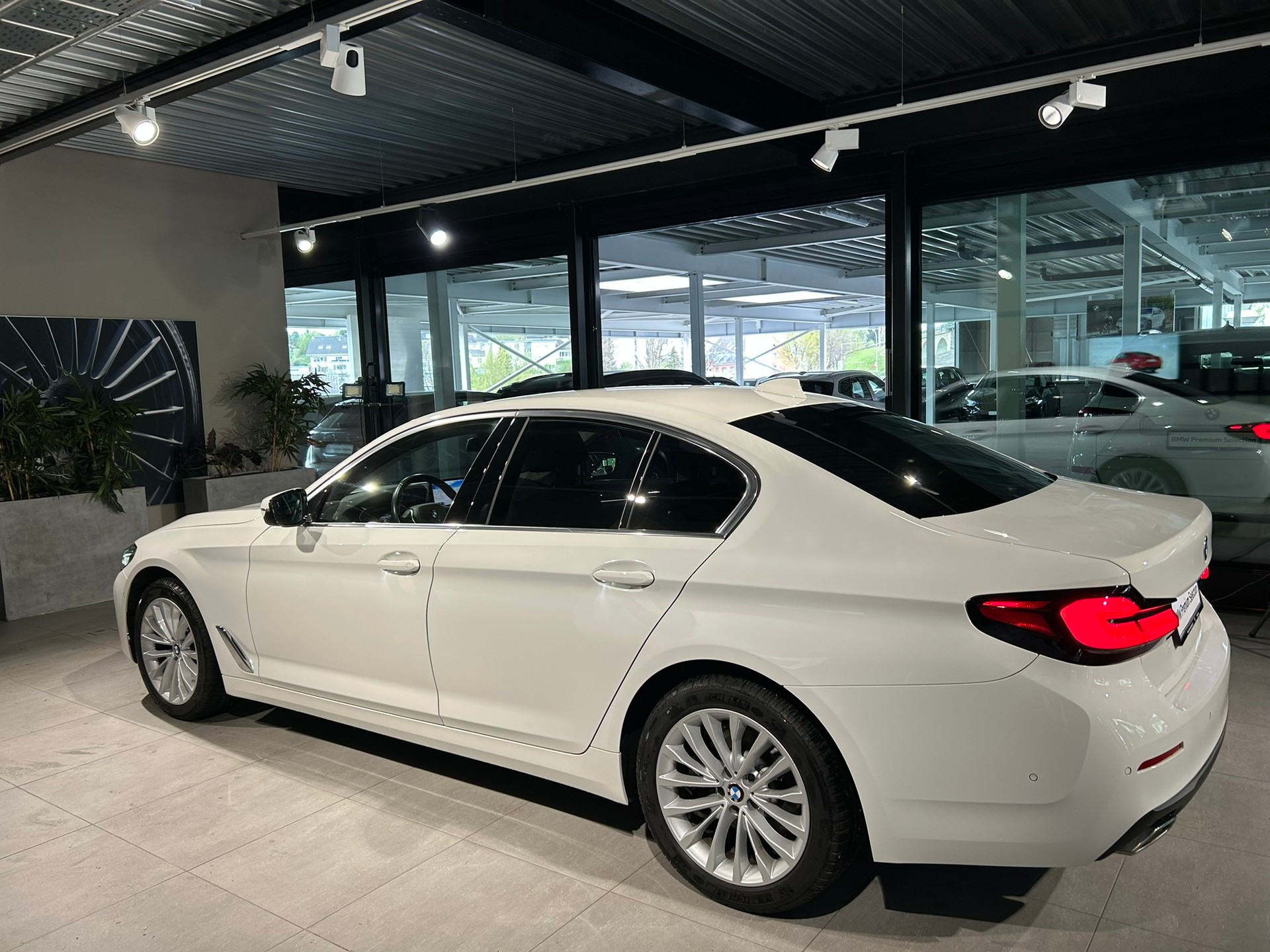 BMW 520d xDrive 48V Luxury Line Steptronic-image-8