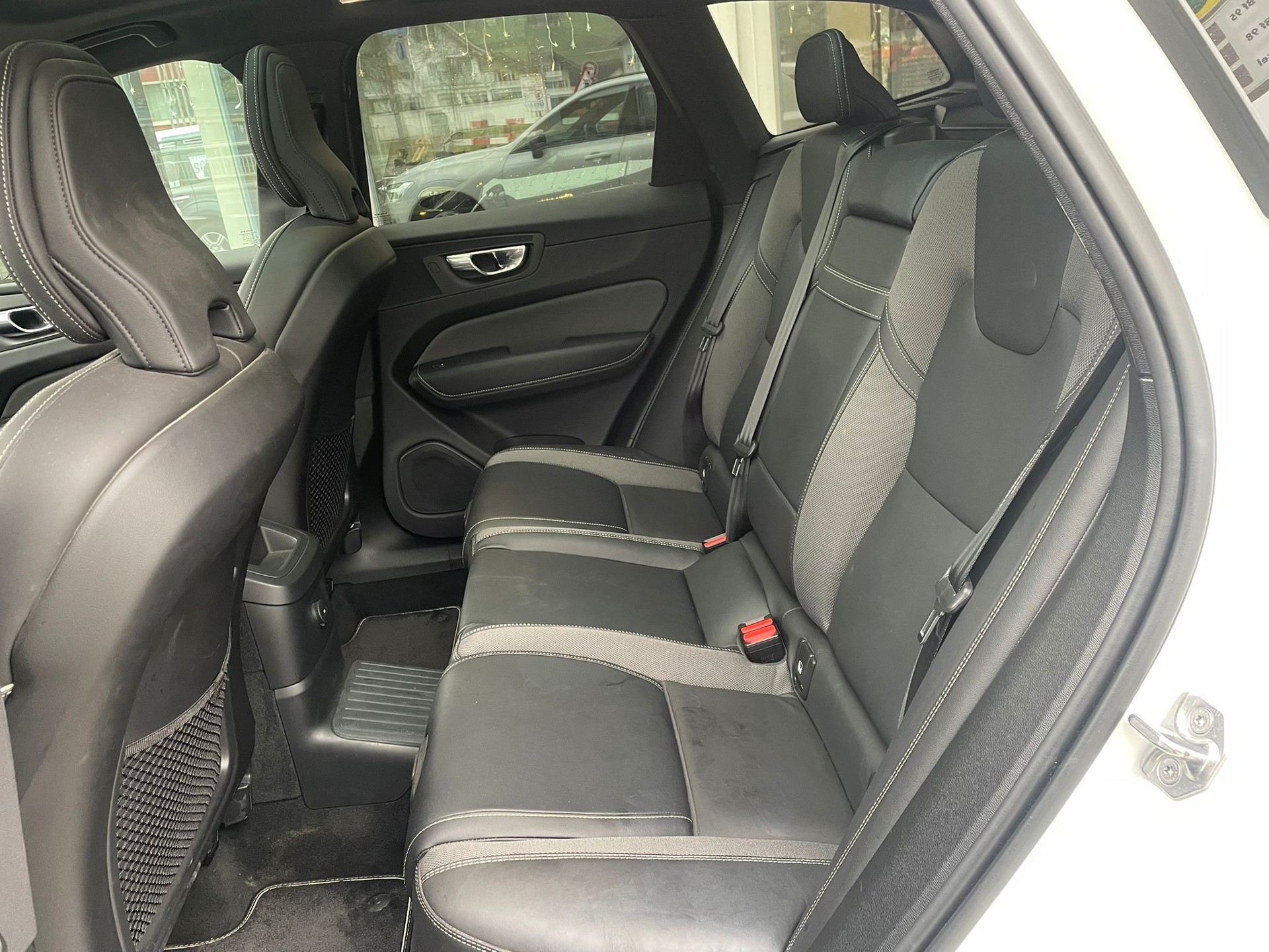 VOLVO XC60 T6 eAWD R-Design Geartronic-image-6
