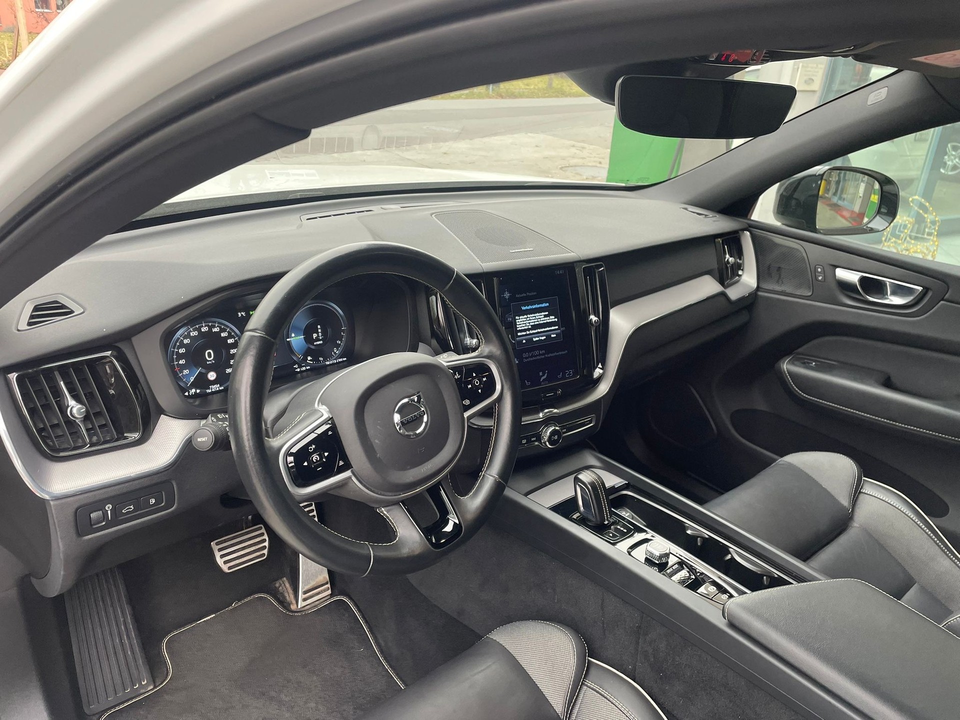 VOLVO XC60 T6 eAWD R-Design Geartronic-image-5