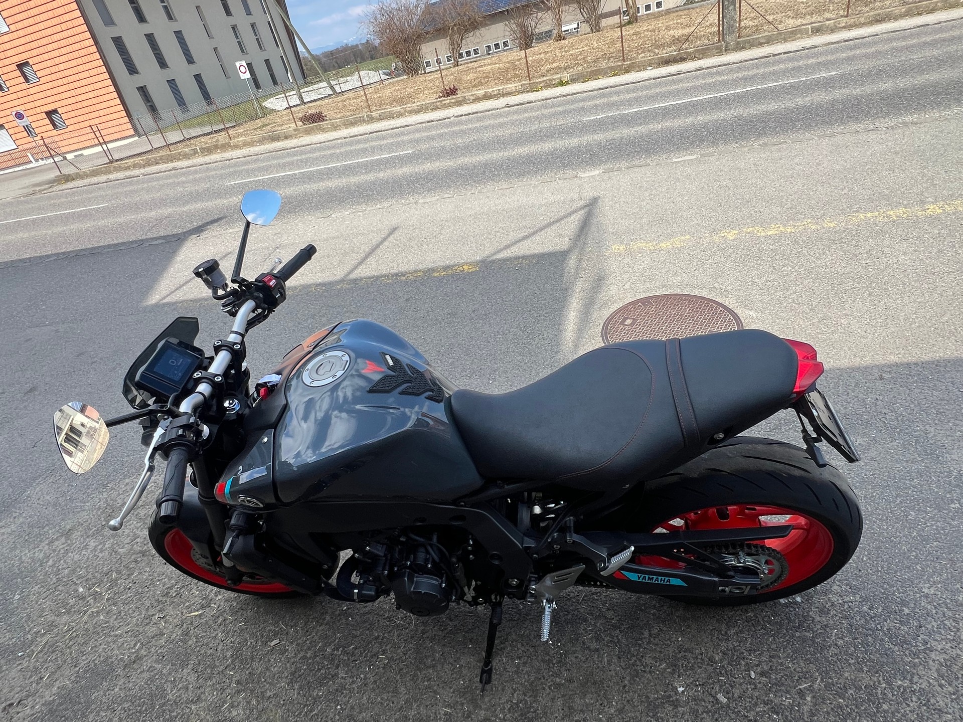 YAMAHA MT-09-image-4