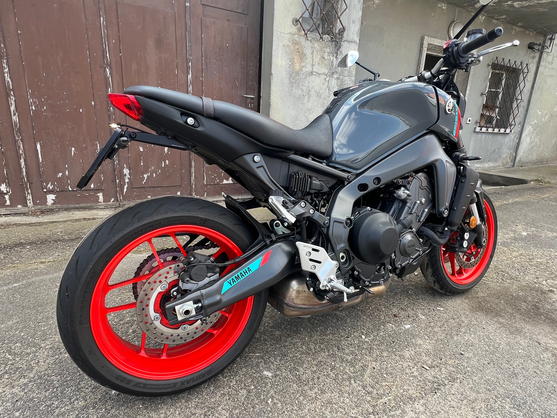 YAMAHA MT-09-image-2