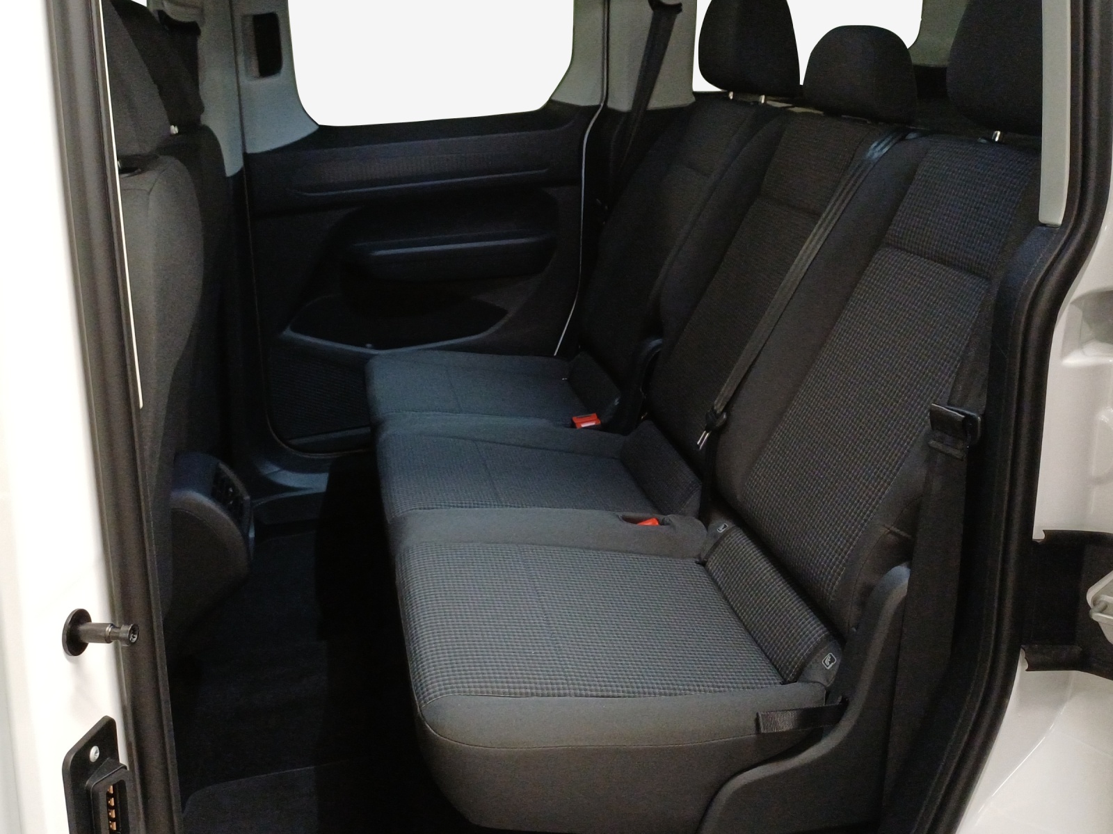 VW Caddy 1.5 TSI DSG-image-11