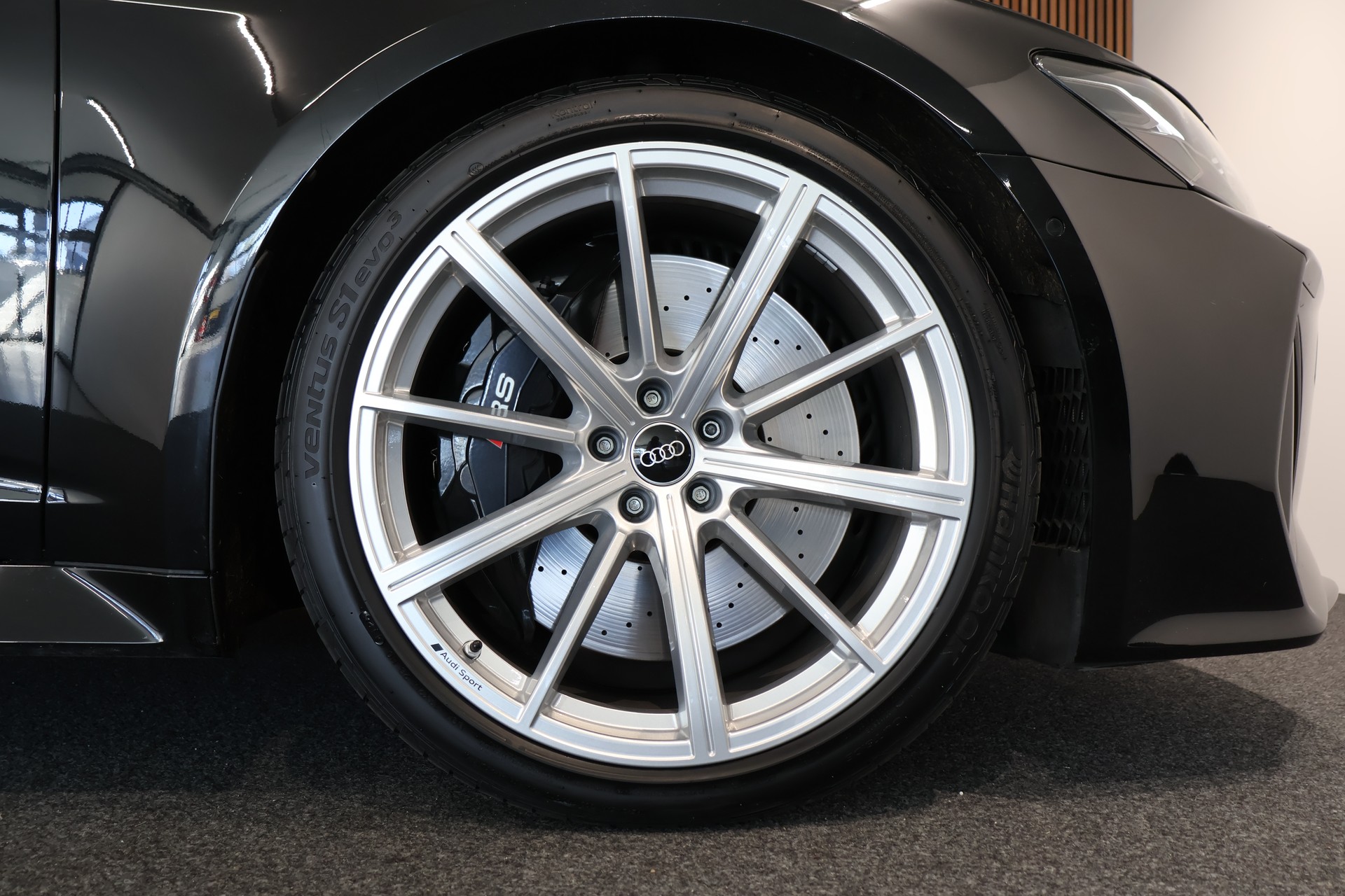 AUDI RS6 Avant 4.0 TFSI V8 quattro-image-30