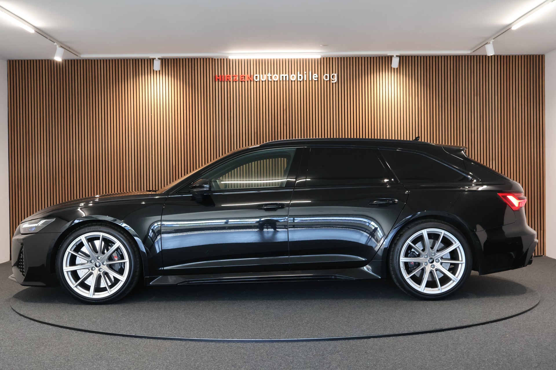 AUDI RS6 Avant 4.0 TFSI V8 quattro-image-1
