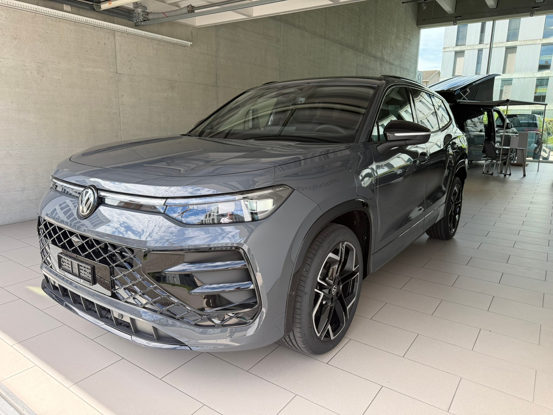 VW Tayron 1.5 TSI evo2 eHybrid R-Line DSG-image-2