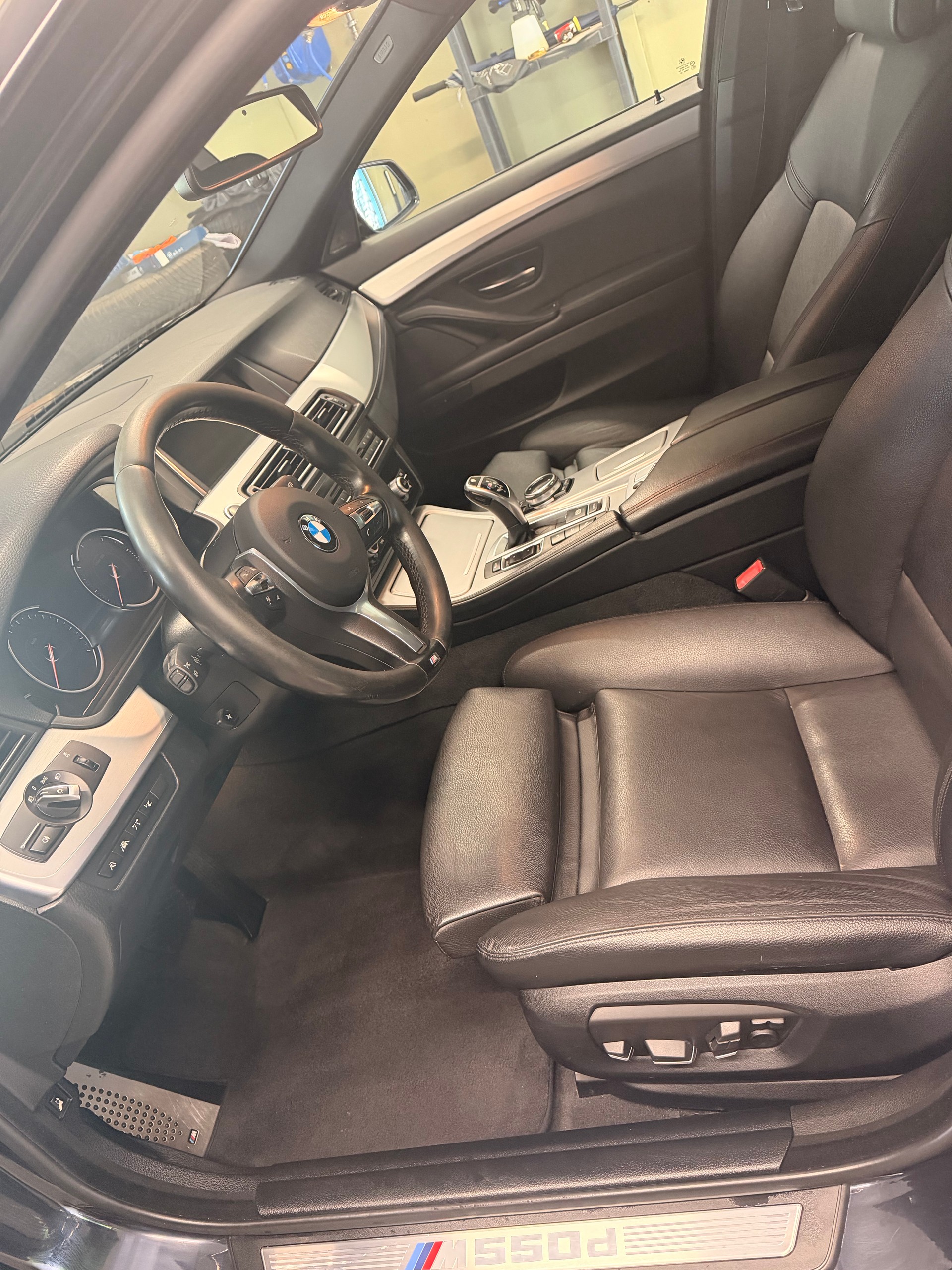 BMW M550d Touring xDrive Steptronic-image-9