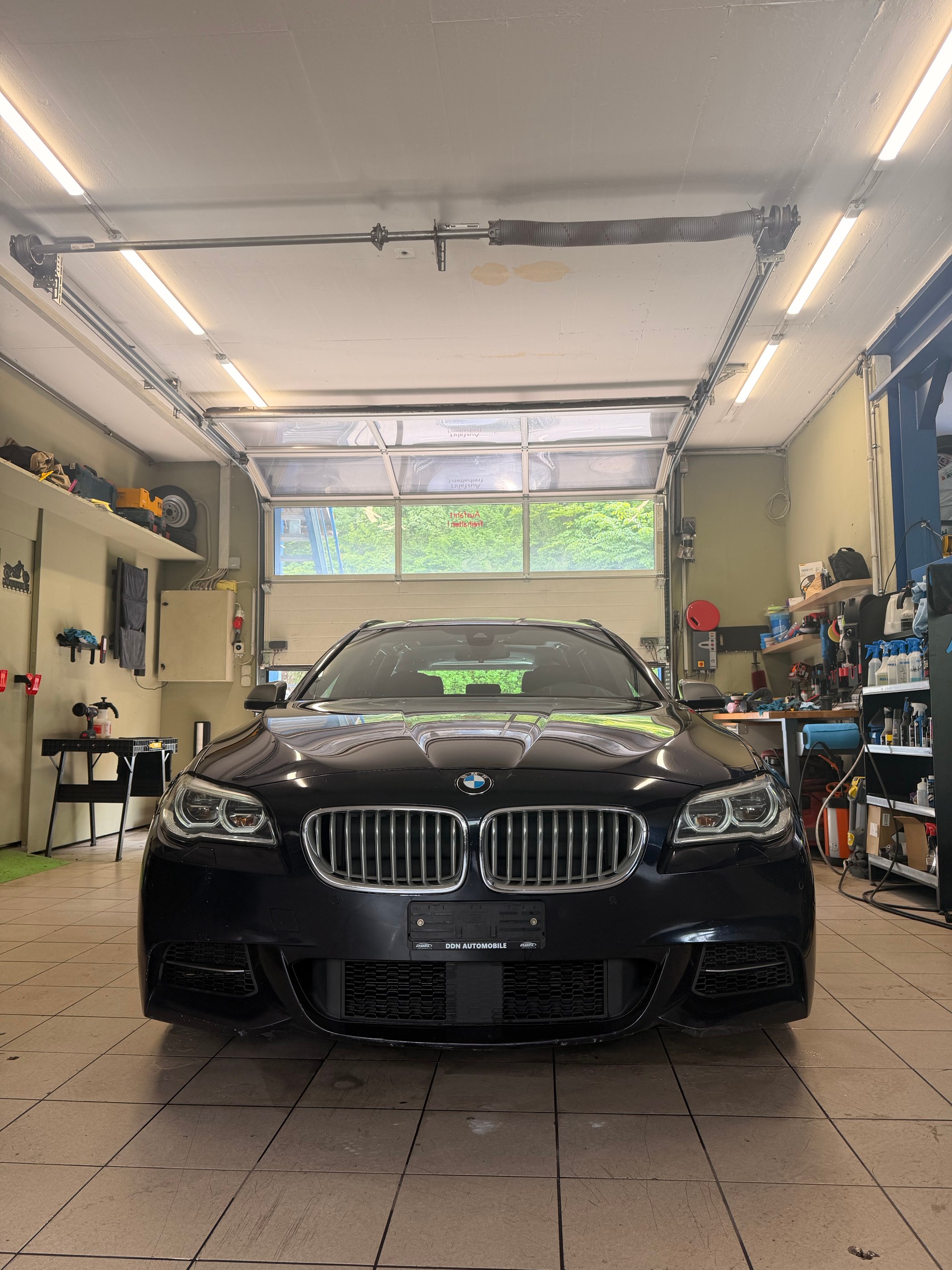 BMW M550d Touring xDrive Steptronic-image-0