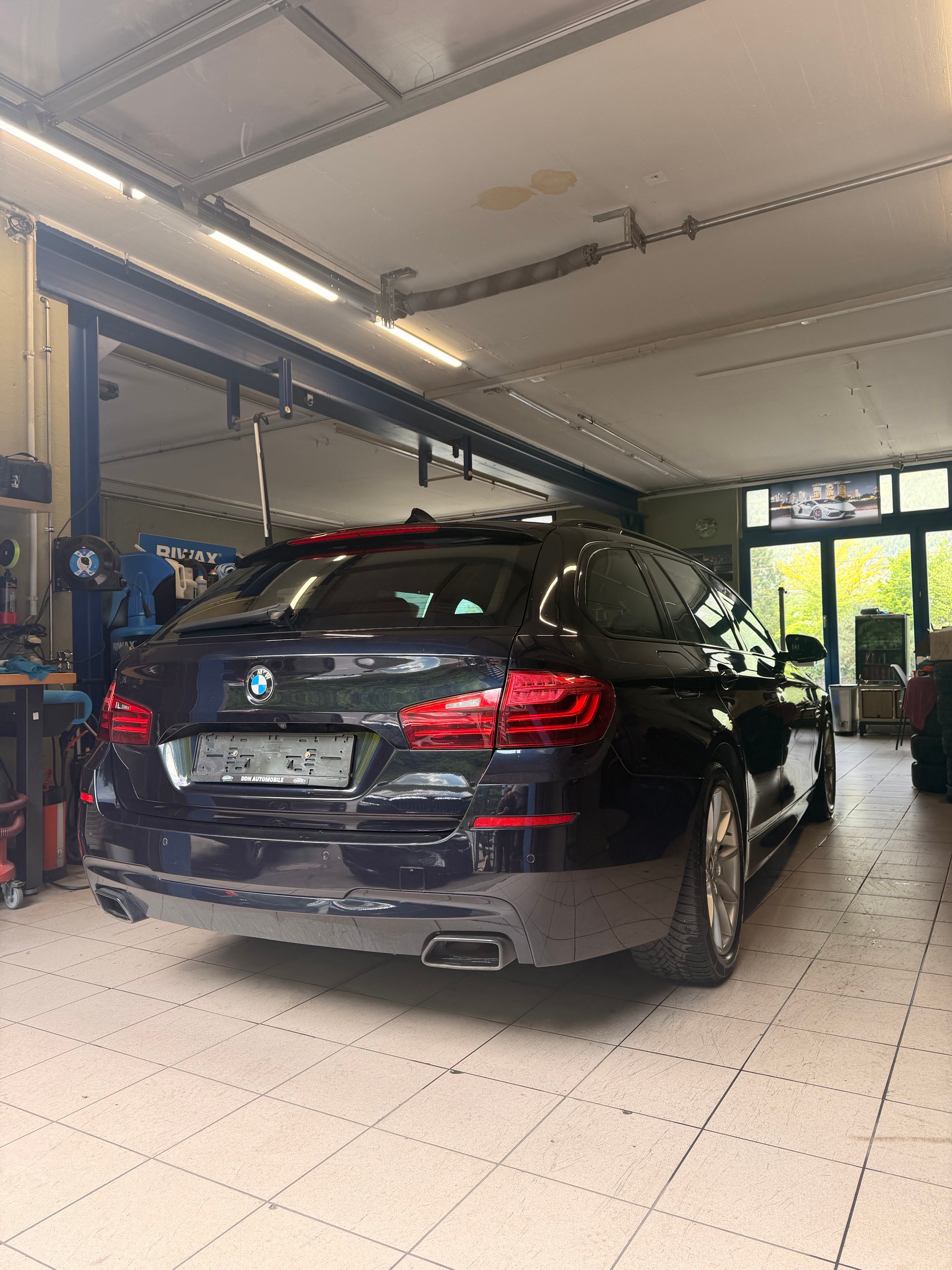 BMW M550d Touring xDrive Steptronic-image-3
