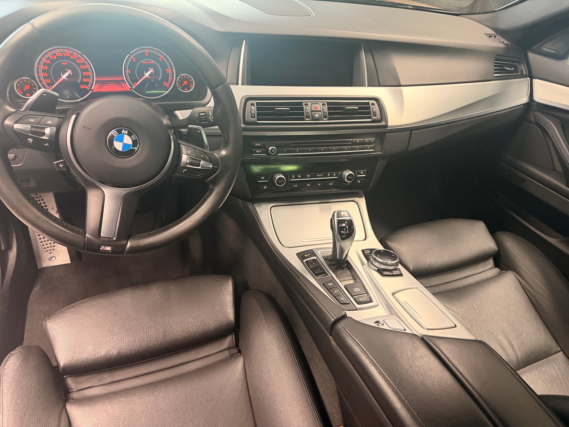 BMW M550d Touring xDrive Steptronic-image-7