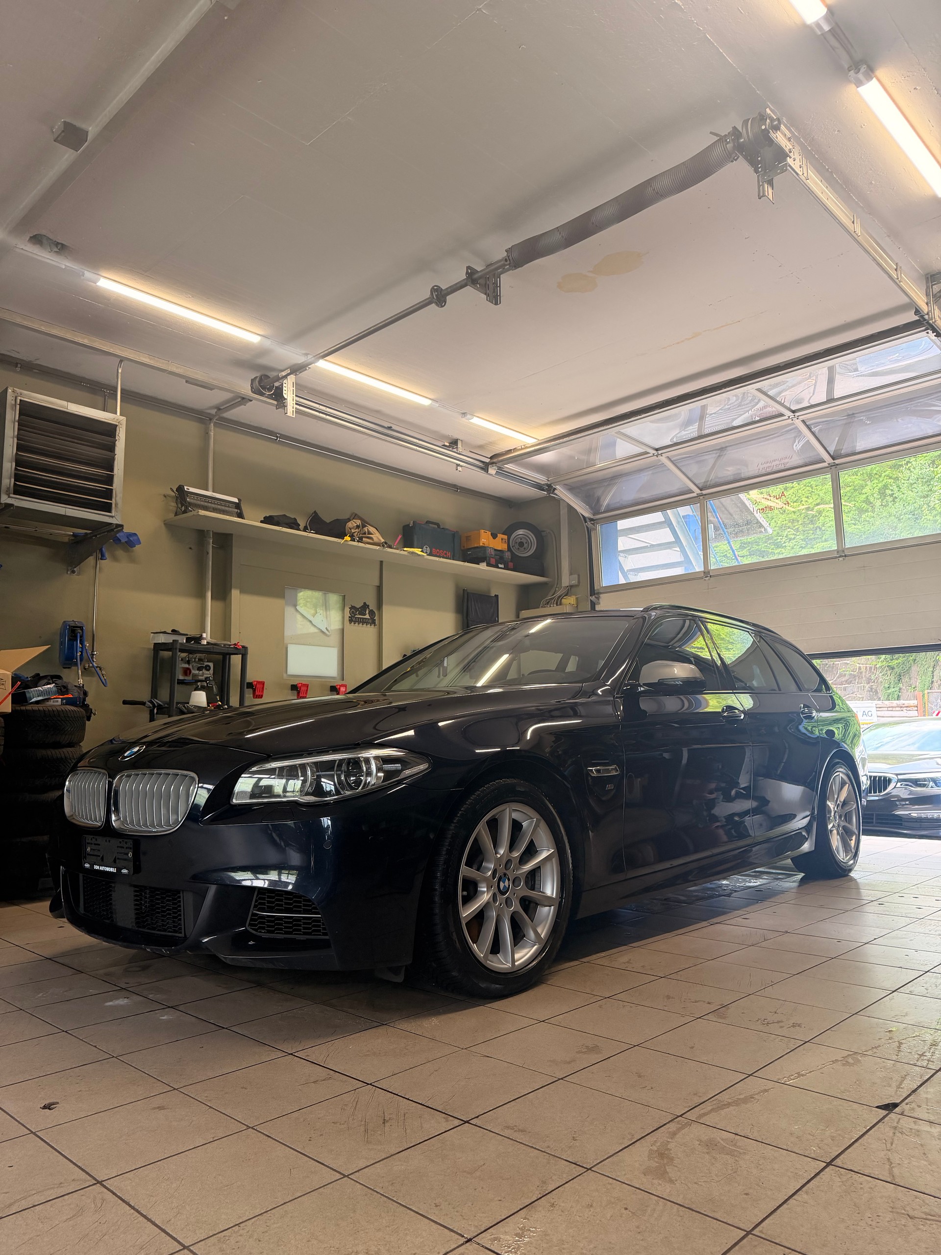 BMW M550d Touring xDrive Steptronic-image-1