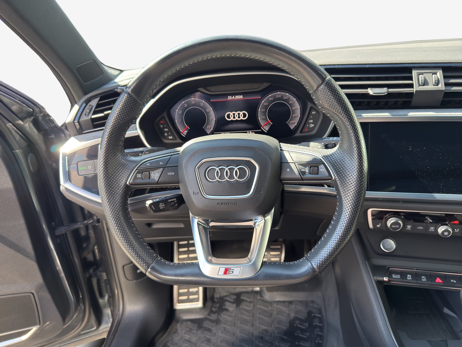 AUDI Q3 45 TFSI S line quattro S-tronic-image-9