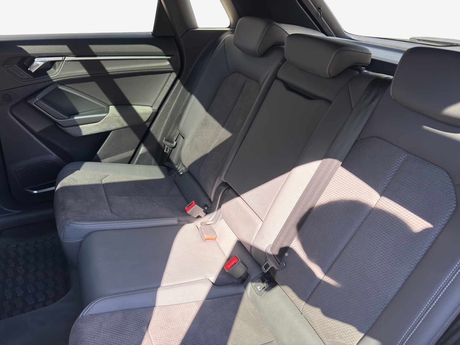 AUDI Q3 45 TFSI S line quattro S-tronic-image-11