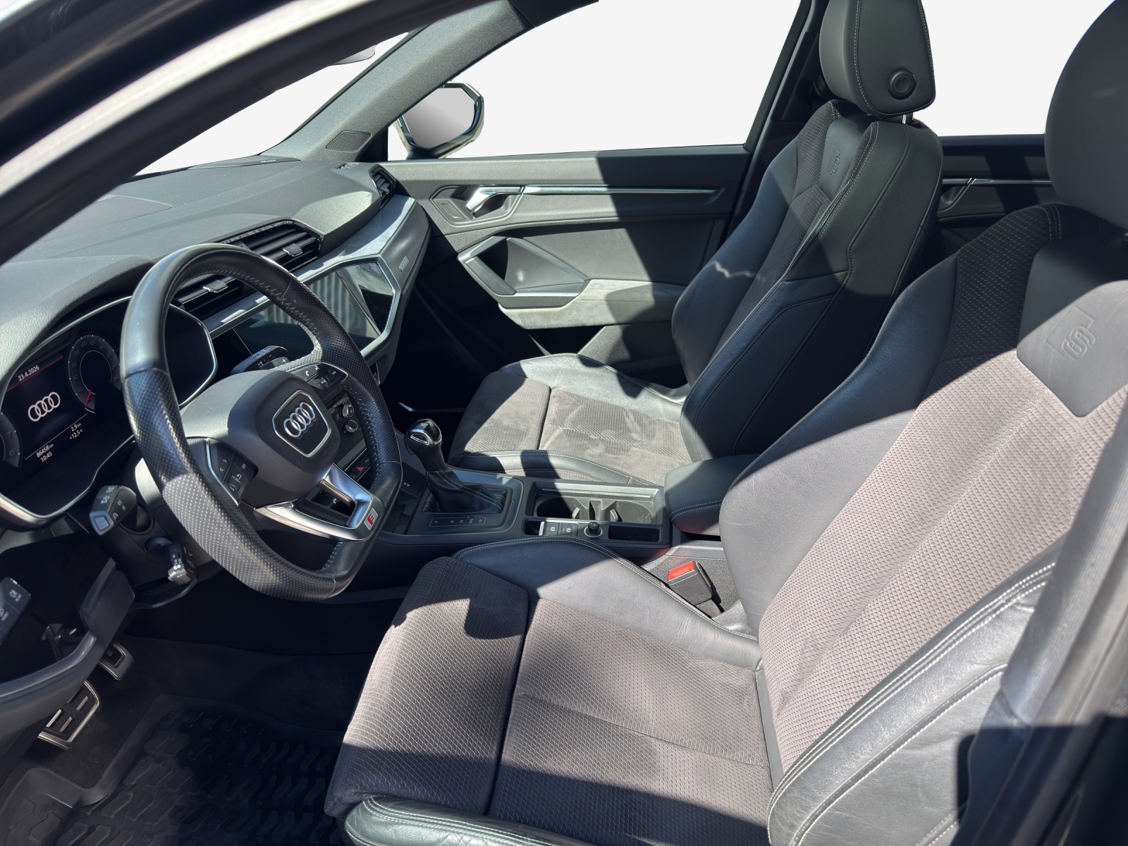 AUDI Q3 45 TFSI S line quattro S-tronic-image-7