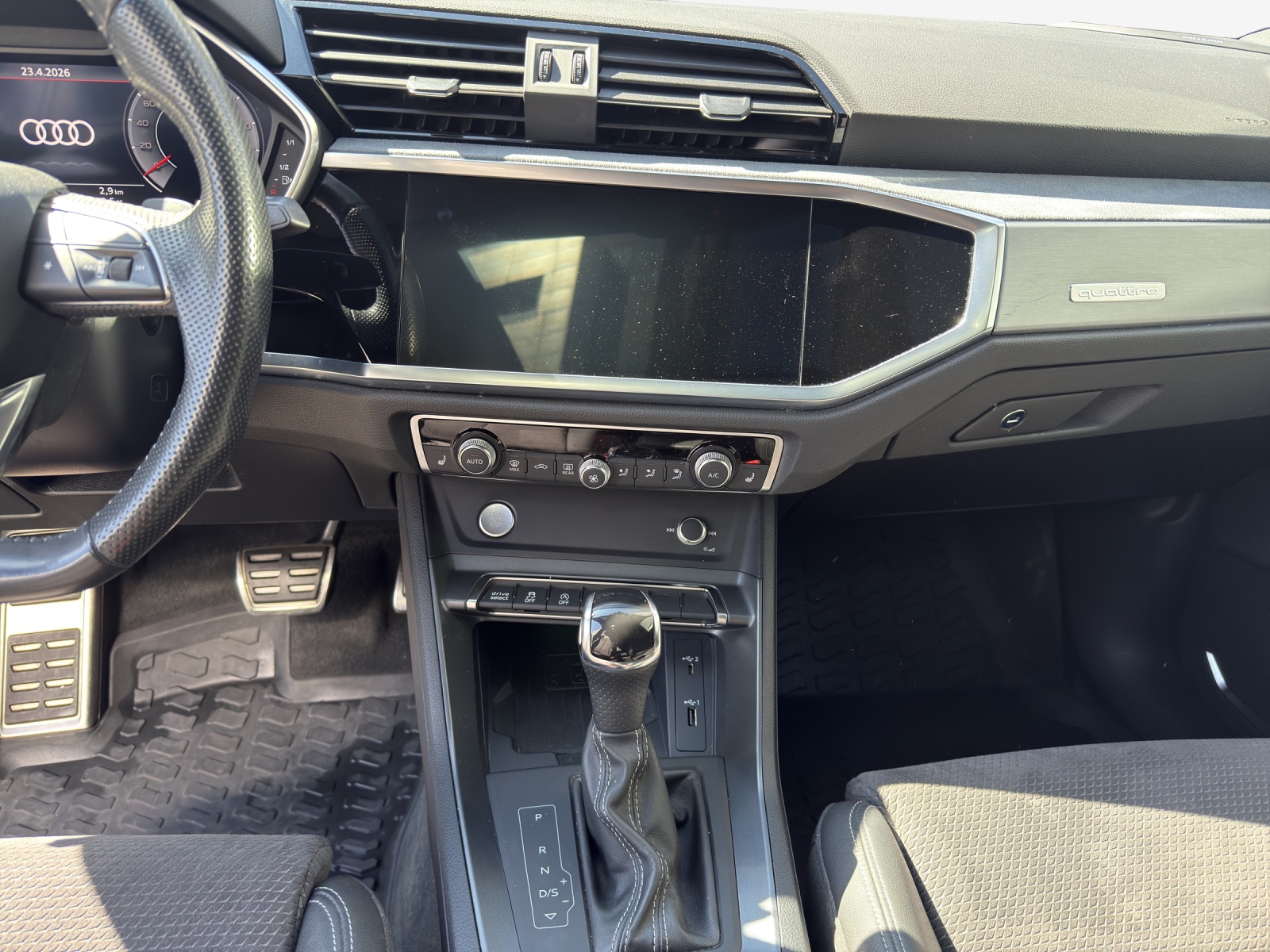 AUDI Q3 45 TFSI S line quattro S-tronic-image-10