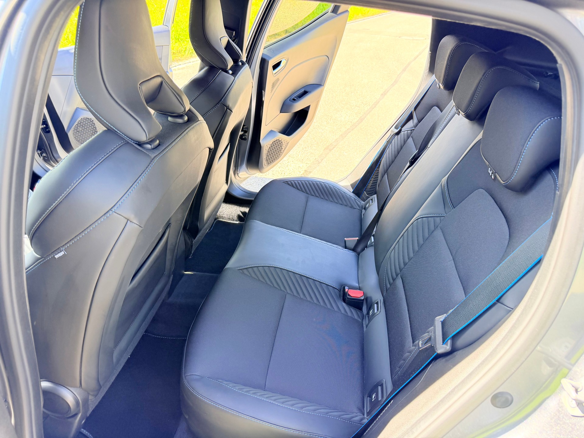 RENAULT "CLIO ALPINE" 1.6 E-TECH ESPRIT ALPINE. CH WAGEN. TOP ZUSTAND !! VOLL OPTIONEN !! MIT VOLLGARANTIE.-image-4