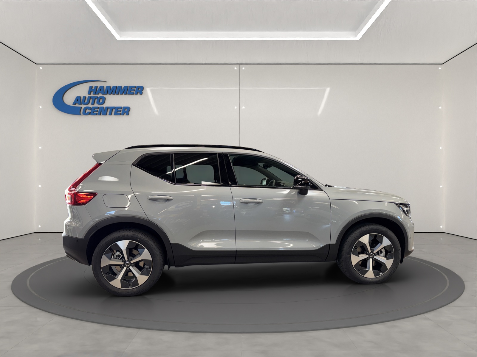 VOLVO XC40 2.0 B3 MH Plus Dark-image-4