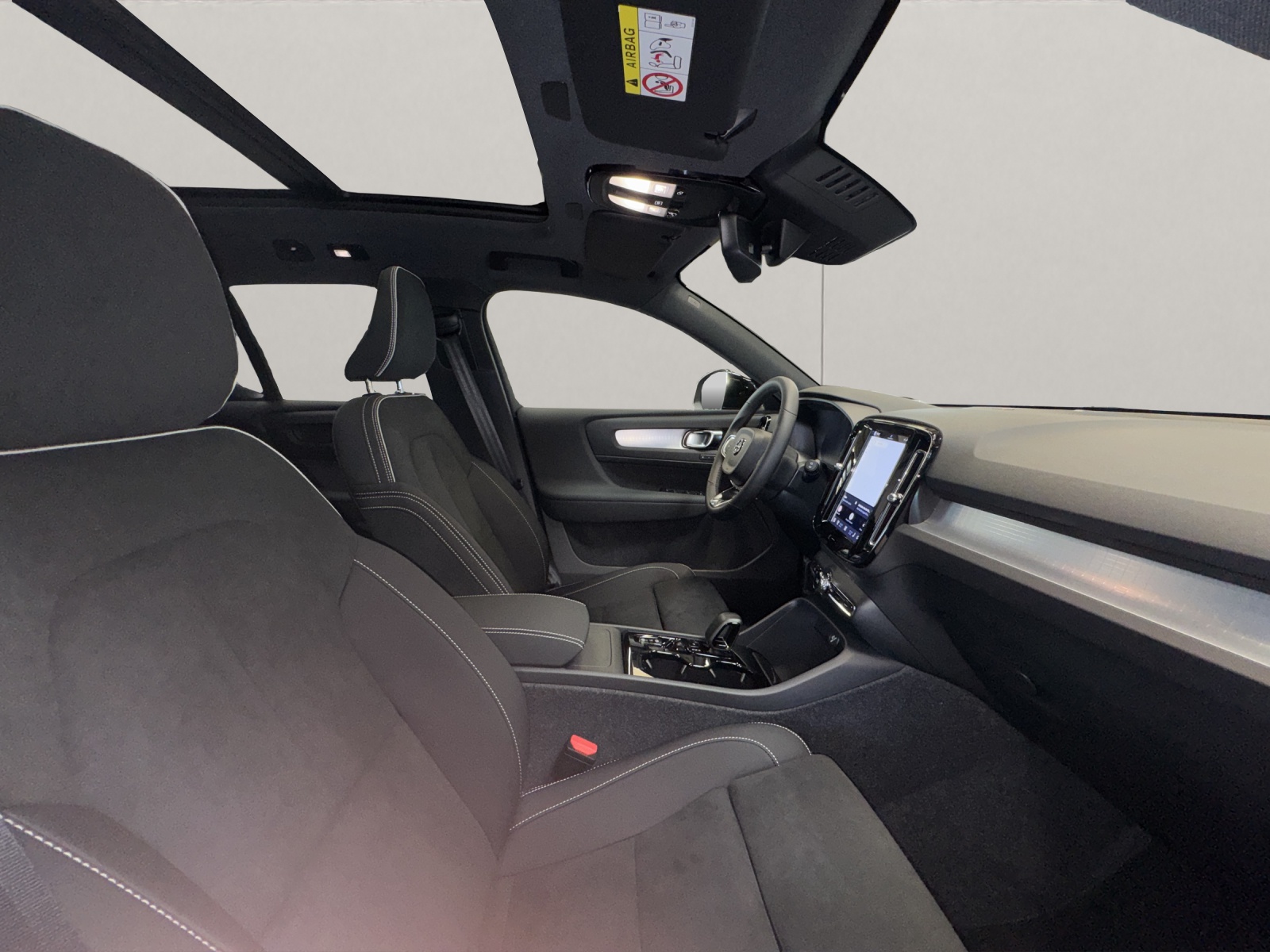 VOLVO XC40 2.0 B3 MH Plus Dark-image-10