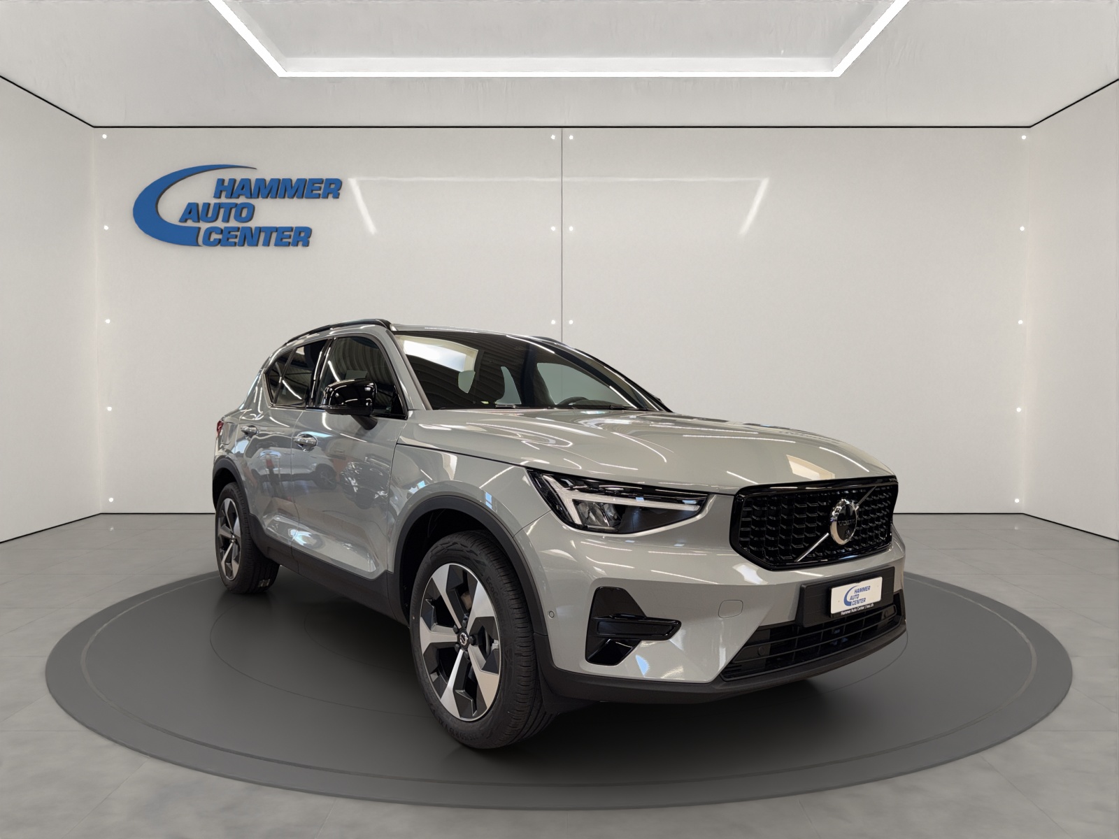 VOLVO XC40 2.0 B3 MH Plus Dark-image-6