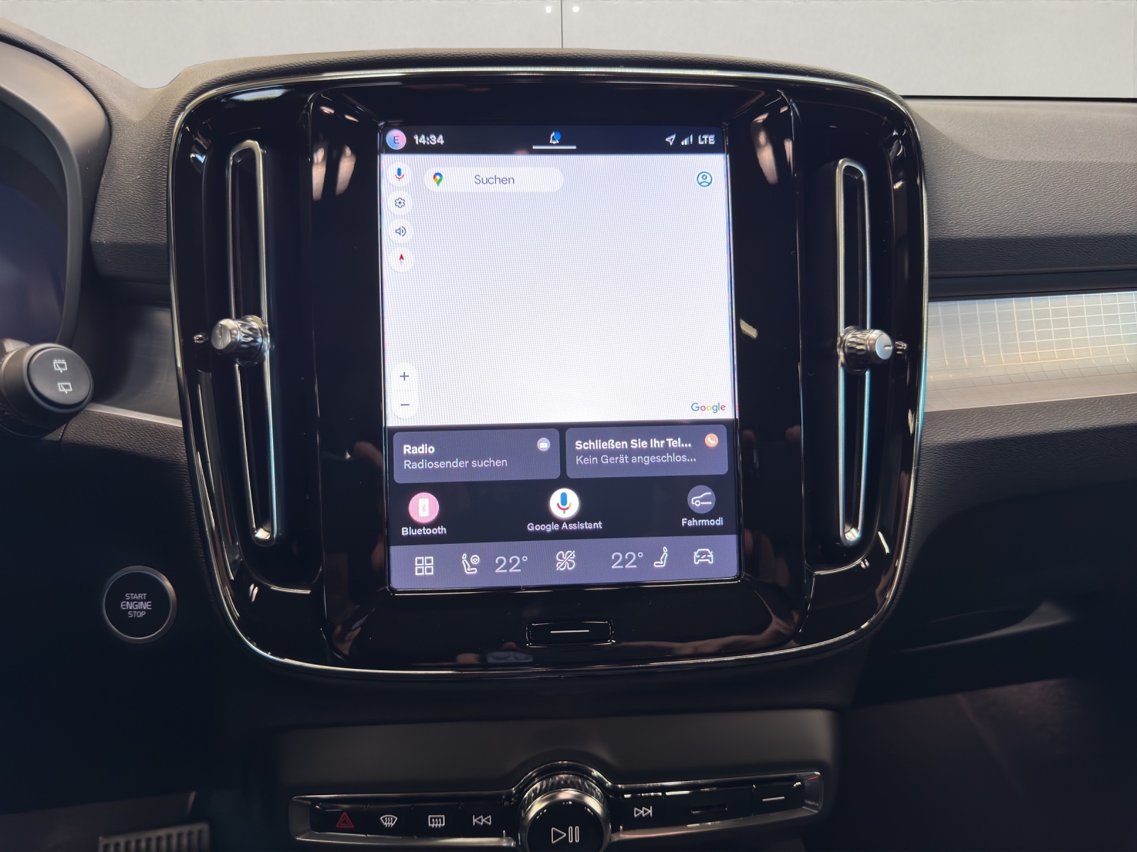VOLVO XC40 2.0 B3 MH Plus Dark-image-9