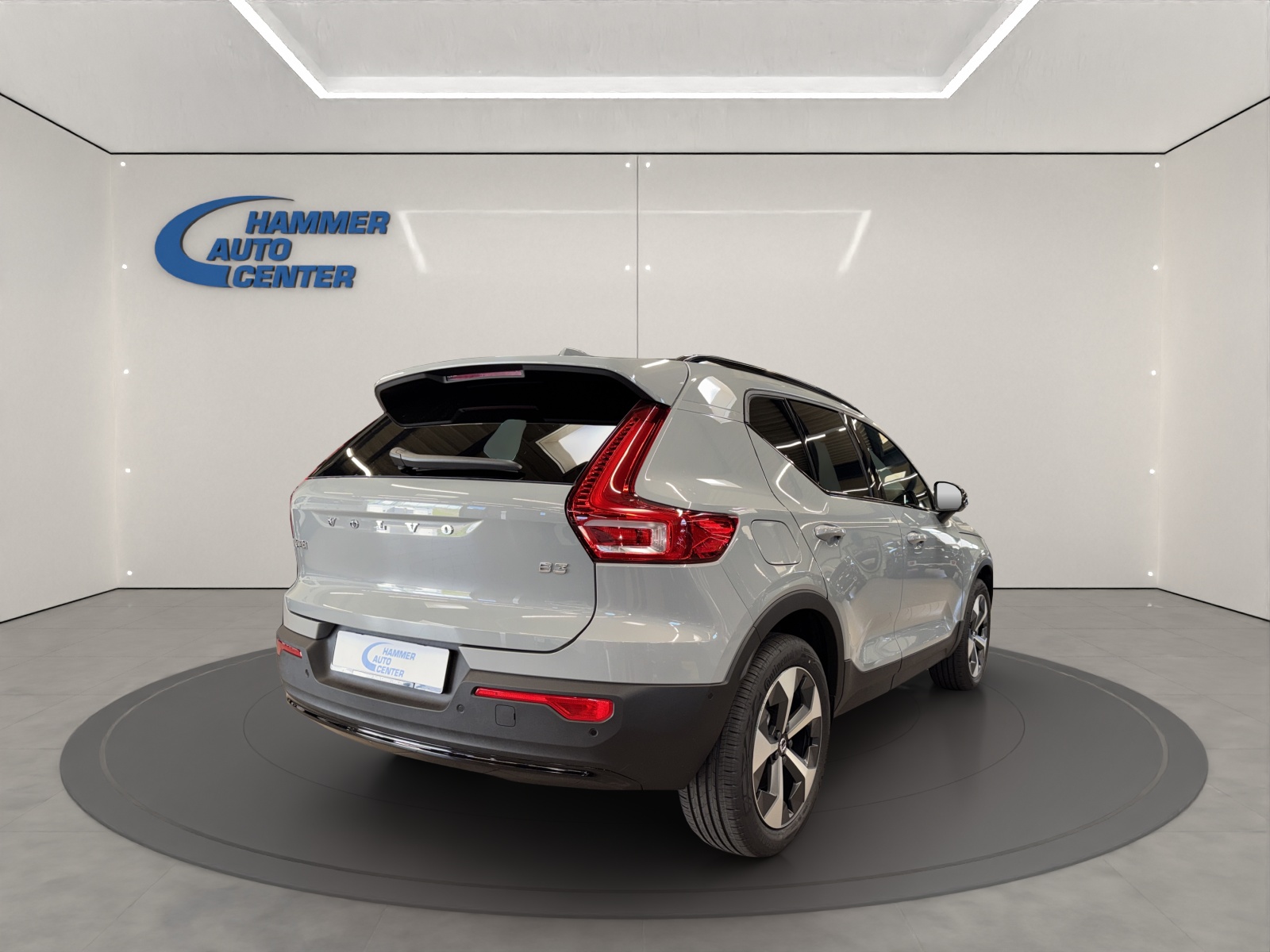 VOLVO XC40 2.0 B3 MH Plus Dark-image-3