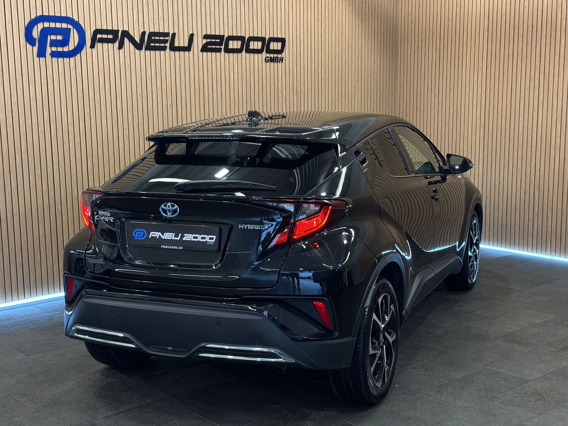 TOYOTA C-HR 2.0 HSD CVT Launch Edition-image-6