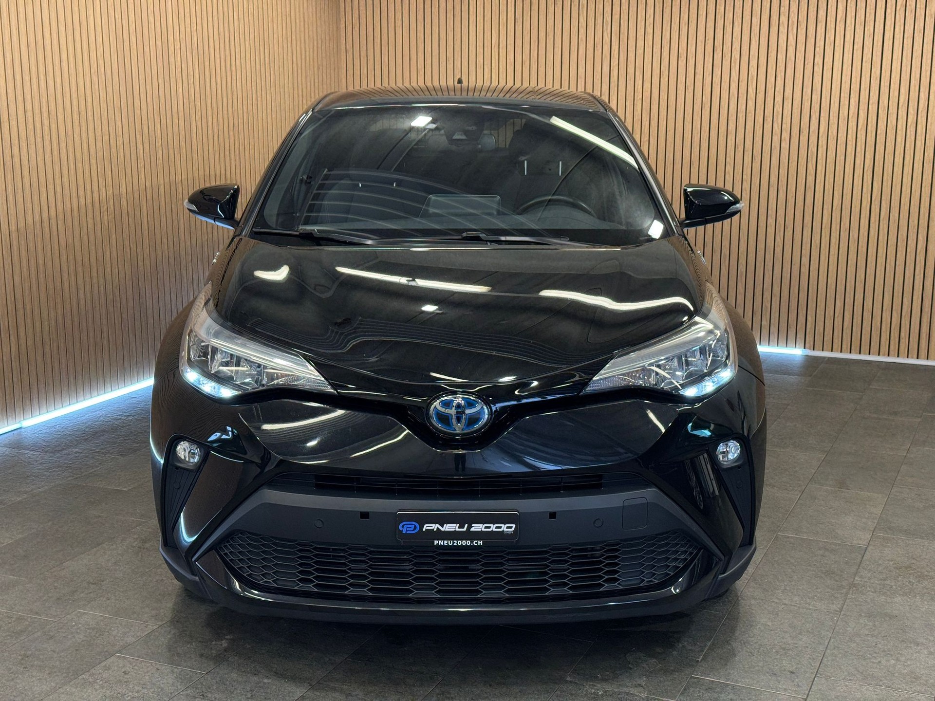 TOYOTA C-HR 2.0 HSD CVT Launch Edition-image-1