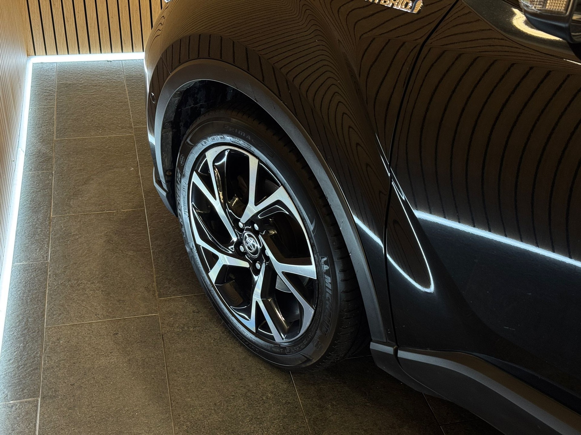 TOYOTA C-HR 2.0 HSD CVT Launch Edition-image-7