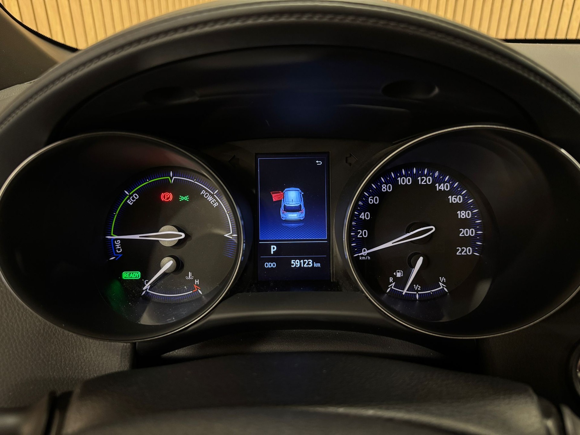 TOYOTA C-HR 2.0 HSD CVT Launch Edition-image-15