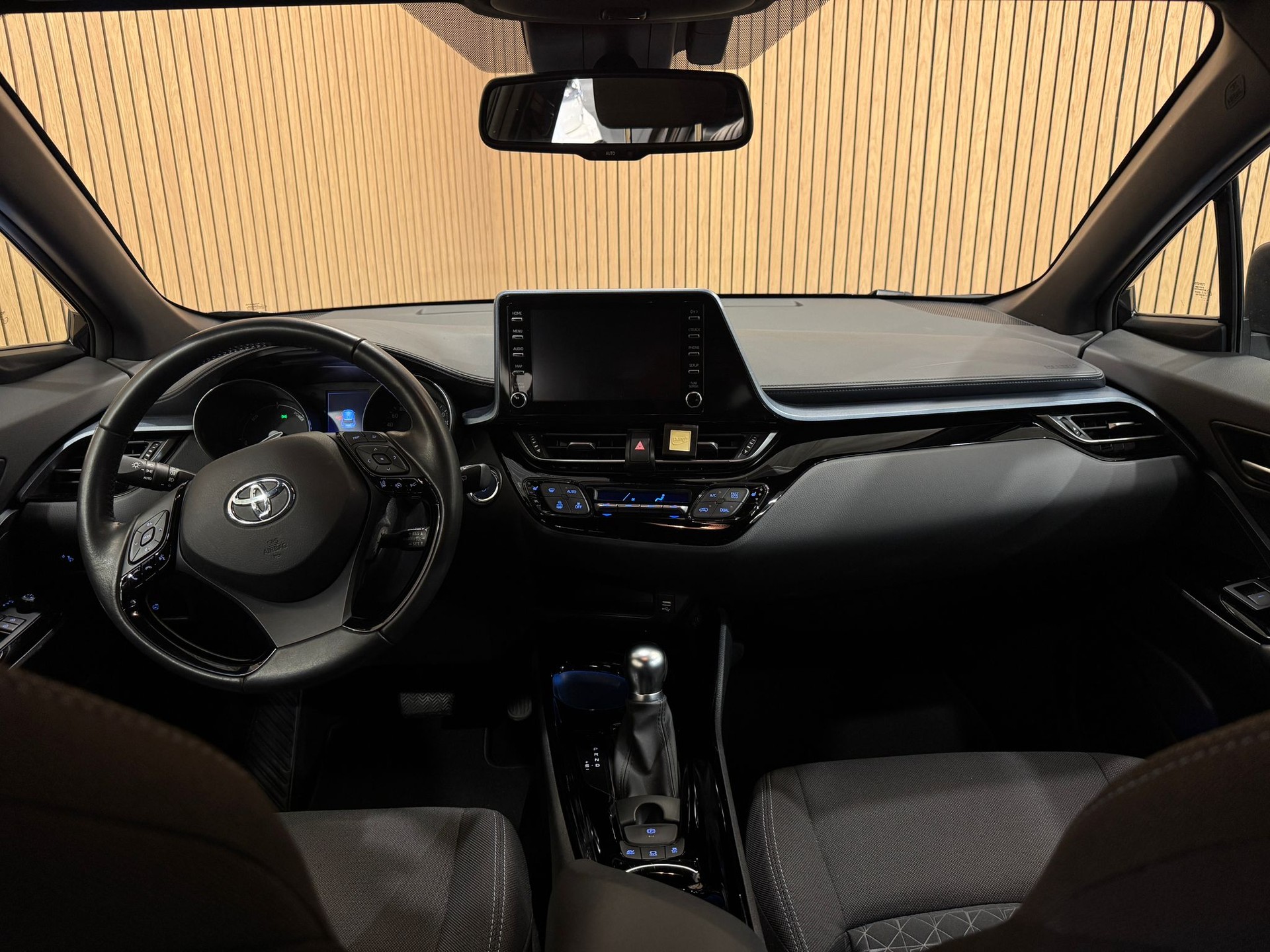 TOYOTA C-HR 2.0 HSD CVT Launch Edition-image-10