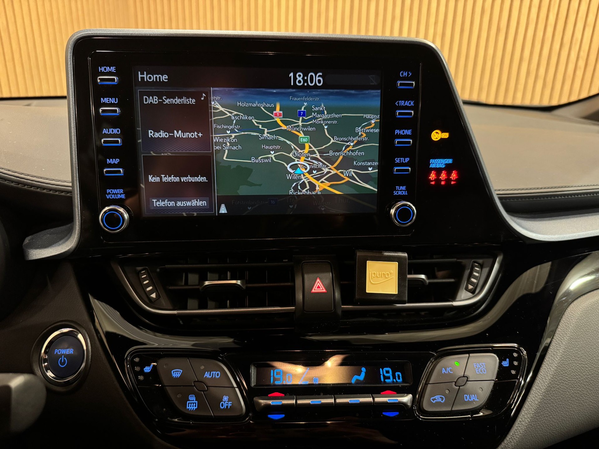TOYOTA C-HR 2.0 HSD CVT Launch Edition-image-14