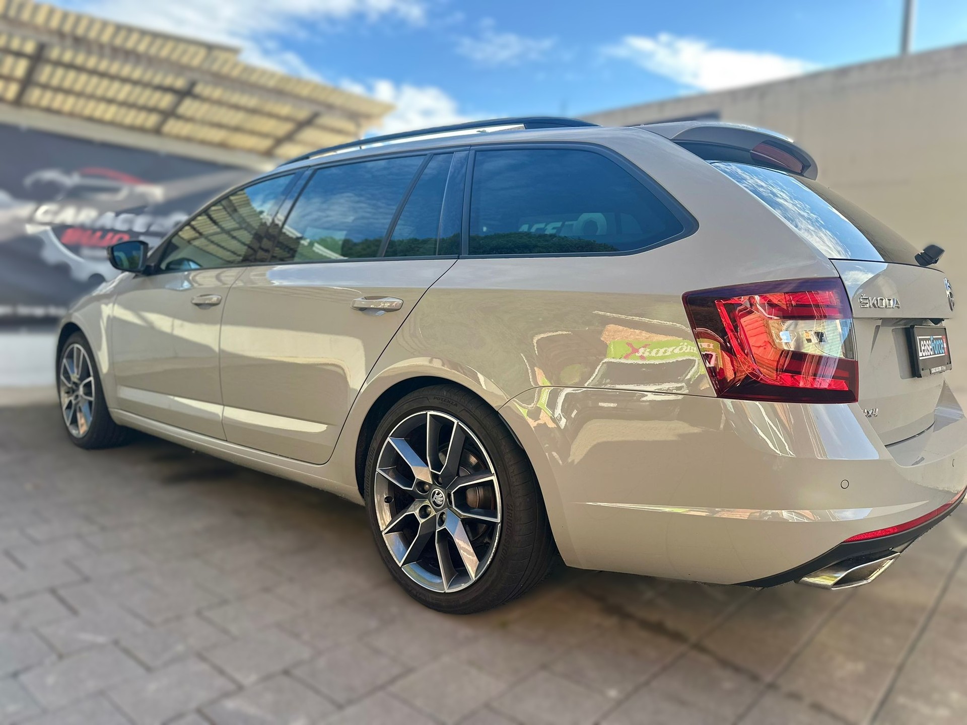 SKODA Octavia Combi 2.0 TDI RS 4x4 DSG-showroom-element-3
