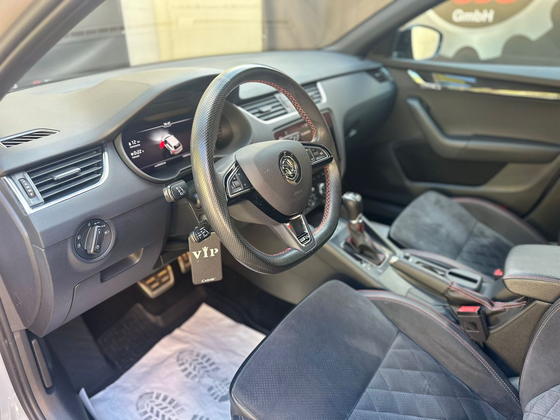 SKODA Octavia Combi 2.0 TDI RS 4x4 DSG-image-9