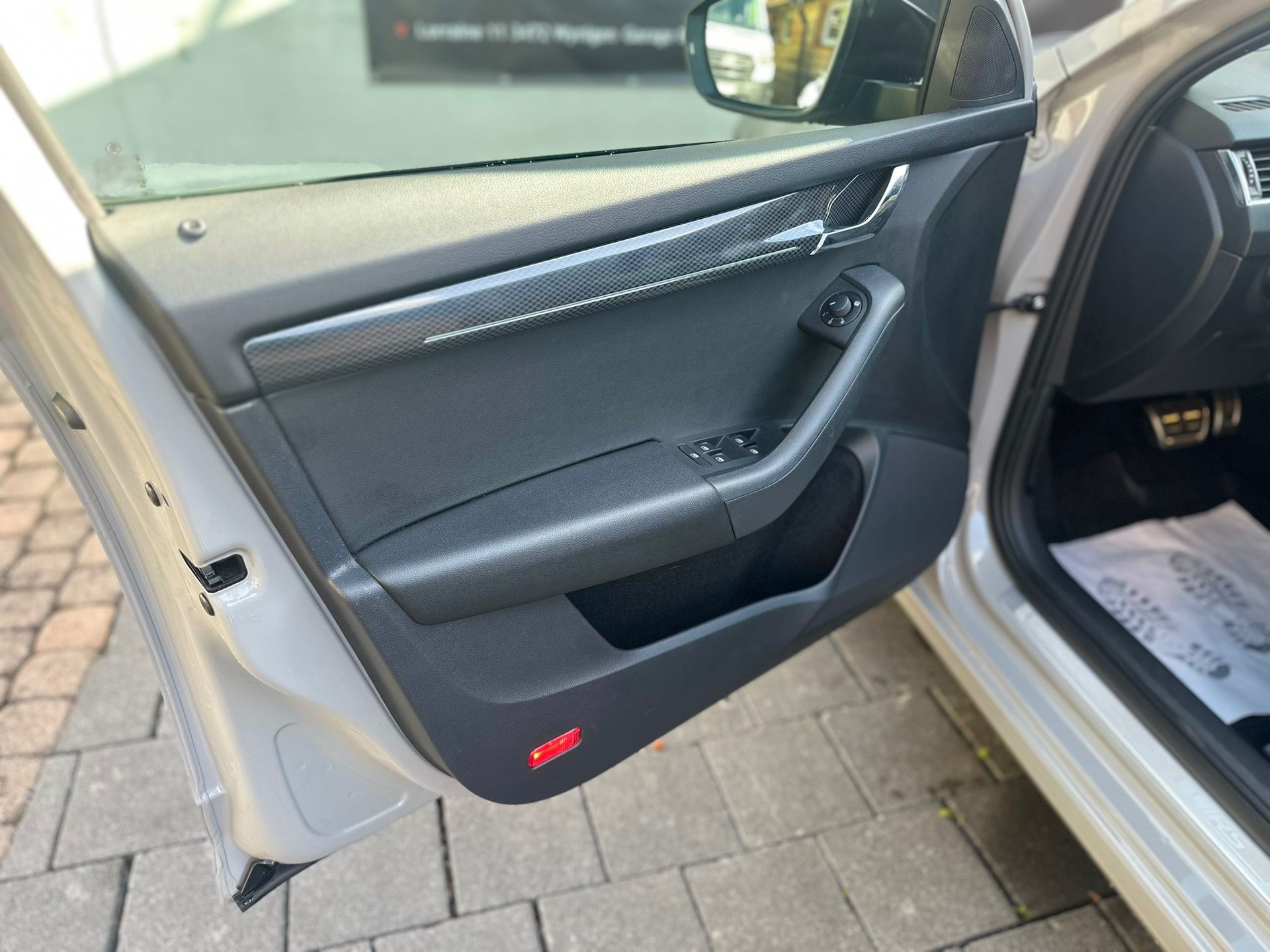 SKODA Octavia Combi 2.0 TDI RS 4x4 DSG-image-8