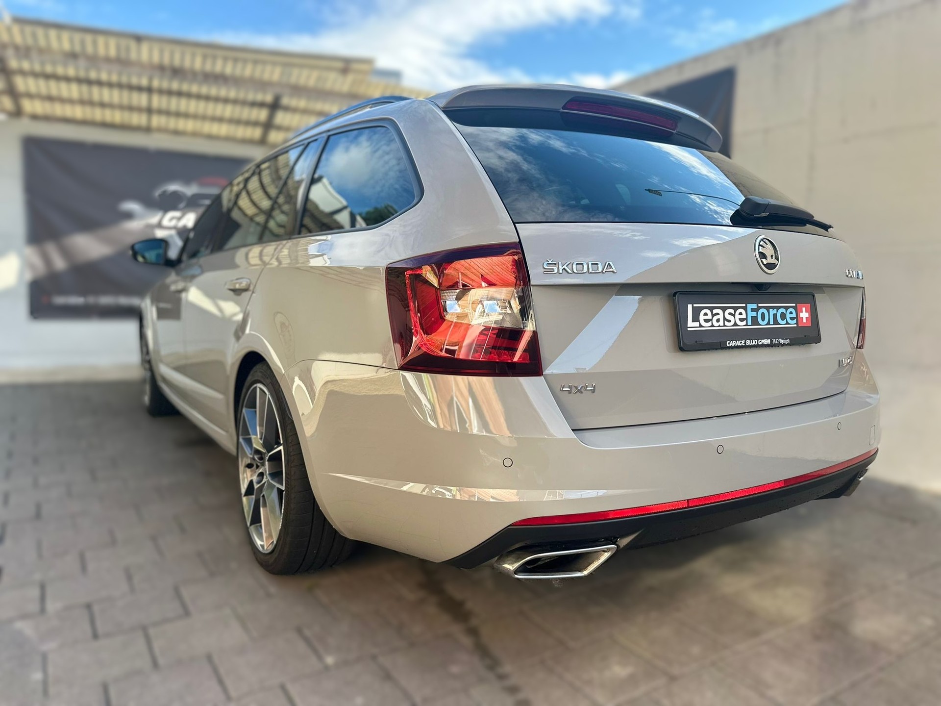 SKODA Octavia Combi 2.0 TDI RS 4x4 DSG-image-4