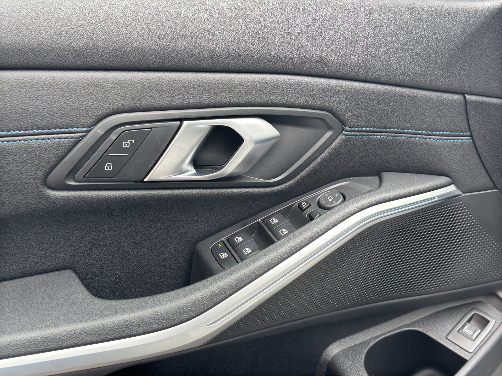 BMW 320d M Sport 48V Steptronic-image-8