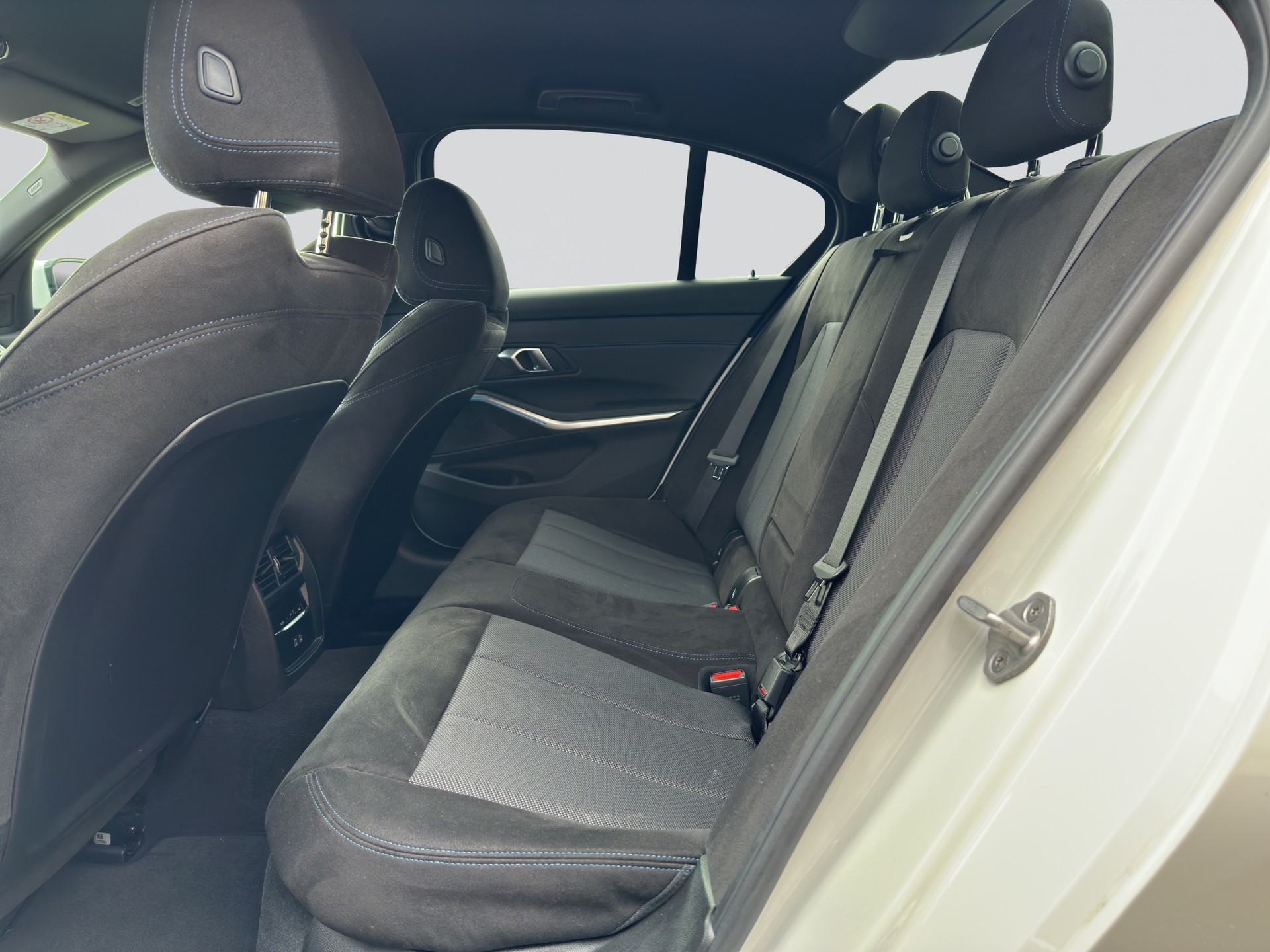 BMW 320d M Sport 48V Steptronic-image-7