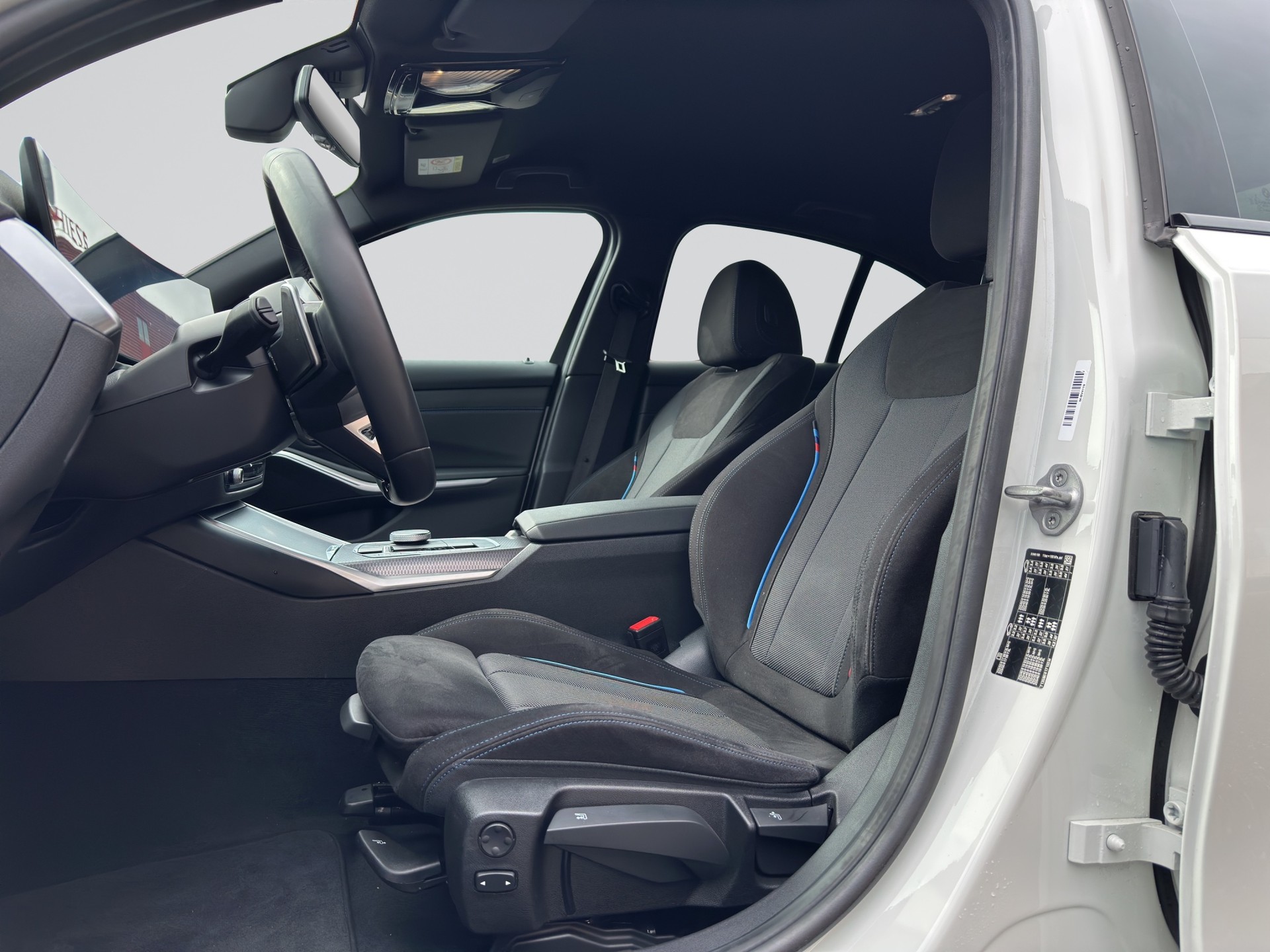 BMW 320d M Sport 48V Steptronic-image-5