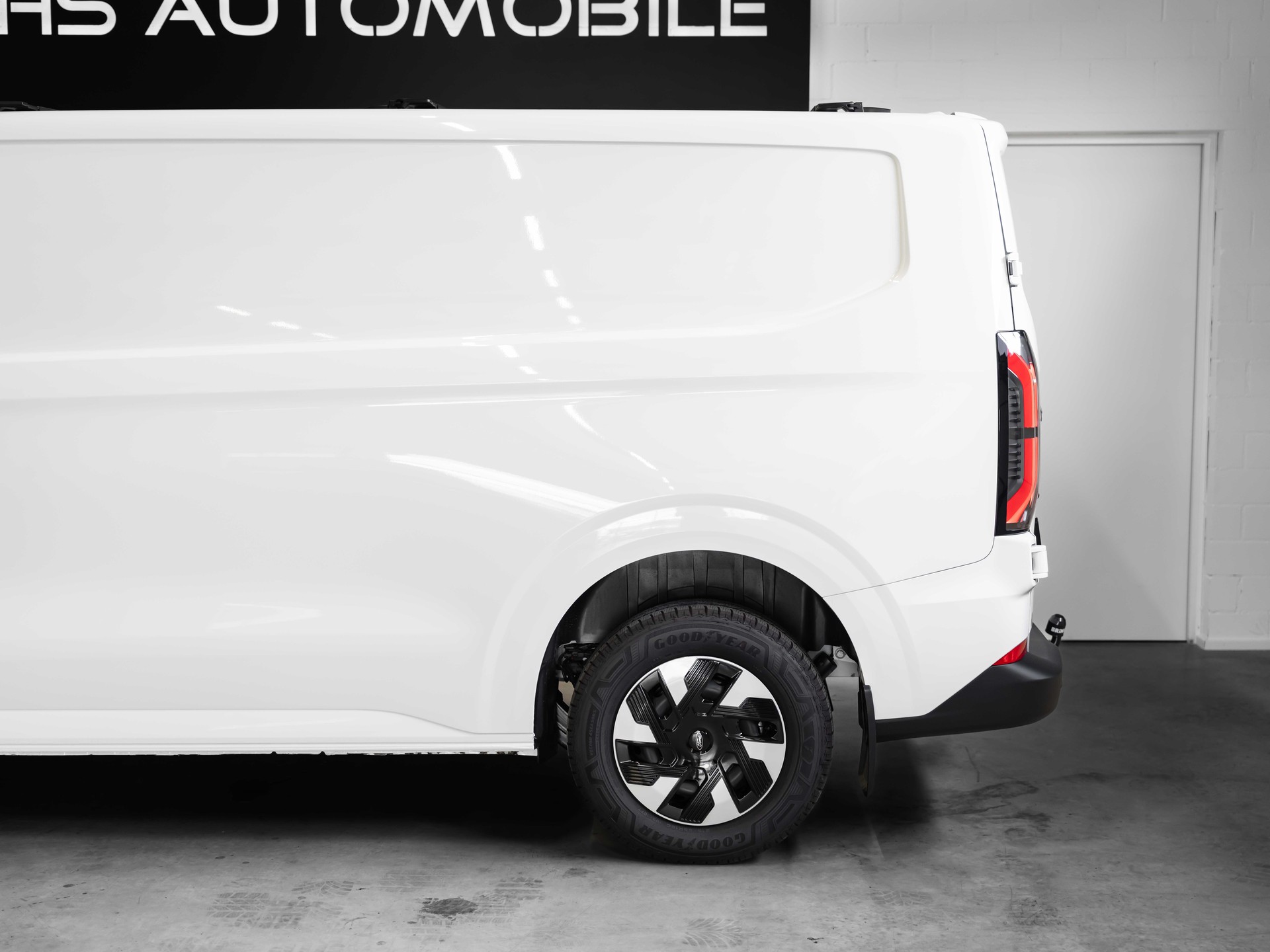 FORD Transit Custom Van 340 L2H1 65kWh Trend 3500KG ANHÄNGELAST-image-11