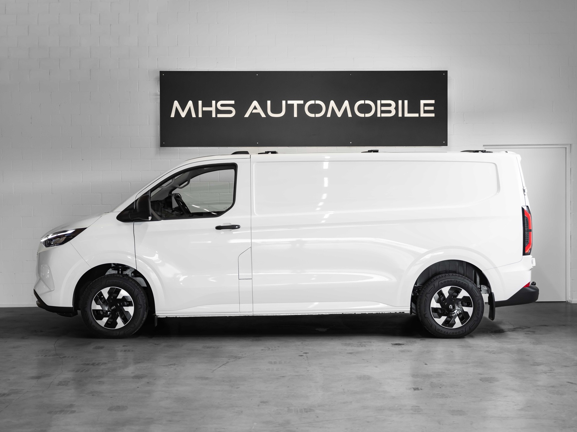 FORD Transit Custom Van 340 L2H1 65kWh Trend 3500KG ANHÄNGELAST-showroom-element-1