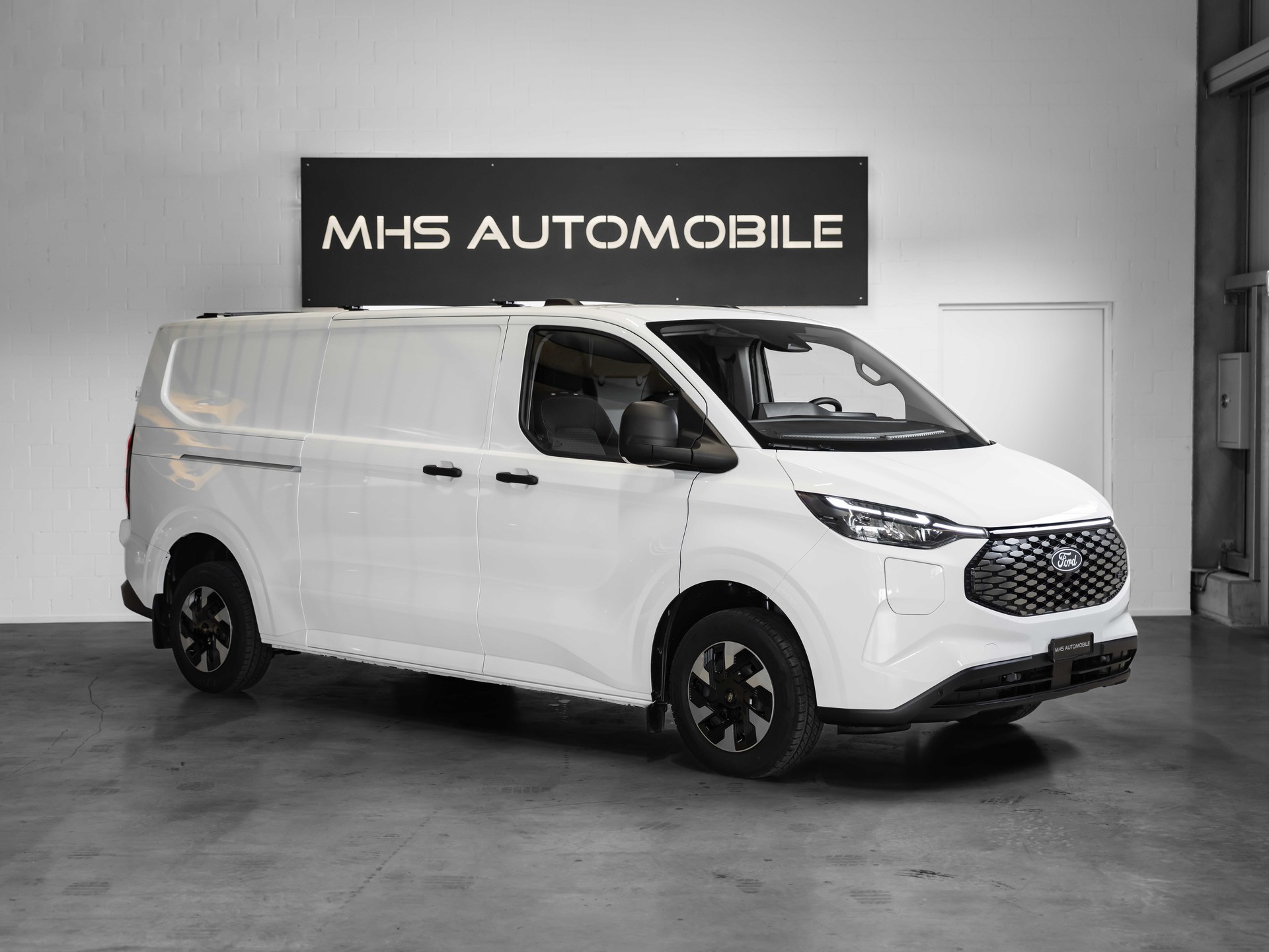 FORD Transit Custom Van 340 L2H1 65kWh Trend 3500KG ANHÄNGELAST-showroom-element-2