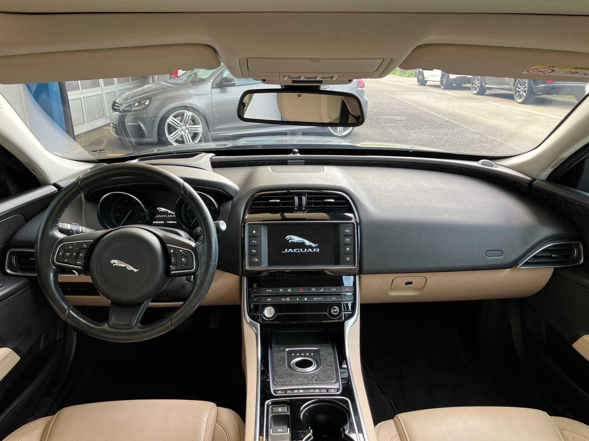 JAGUAR XE 20t 2.0 Prestige Automatic-image-11
