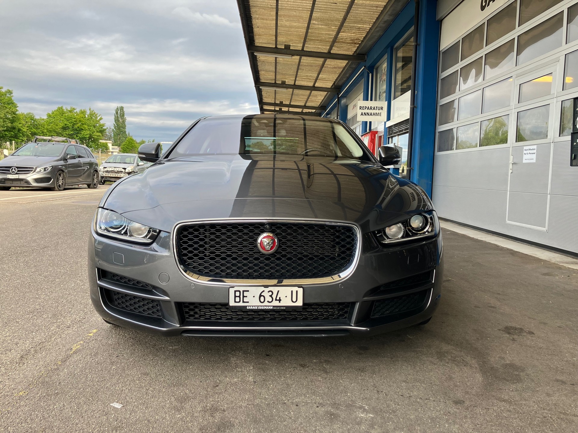 JAGUAR XE 20t 2.0 Prestige Automatic-image-7
