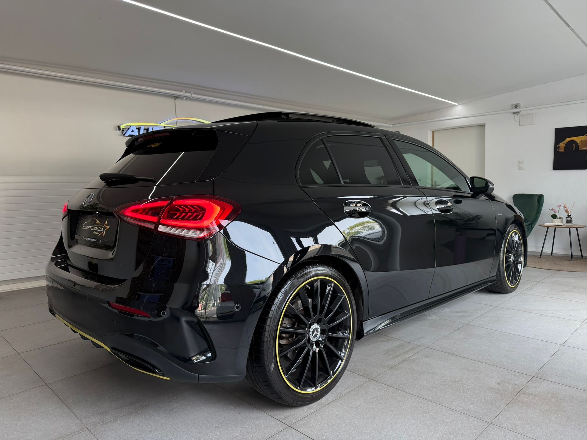 MERCEDES-BENZ A 250 AMG Line 7G-DCT *Edition 1 *Voll Austattung*Panoramadach* *Ch Fahrzeug*-image-4