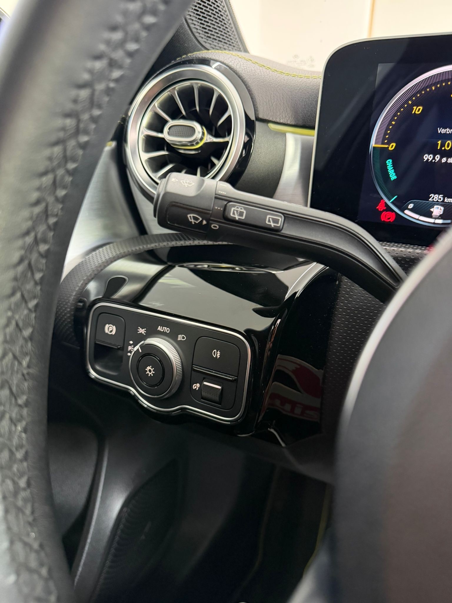 MERCEDES-BENZ A 250 AMG Line 7G-DCT *Edition 1 *Voll Austattung*Panoramadach* *Ch Fahrzeug*-image-28