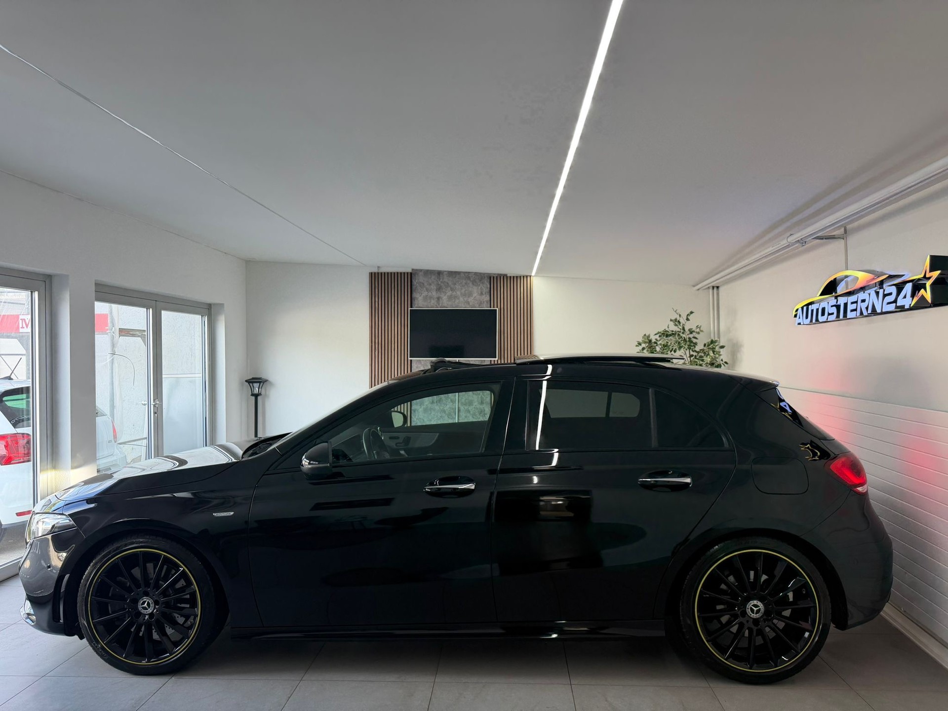 MERCEDES-BENZ A 250 AMG Line 7G-DCT *Edition 1 *Voll Austattung*Panoramadach* *Ch Fahrzeug*-image-6
