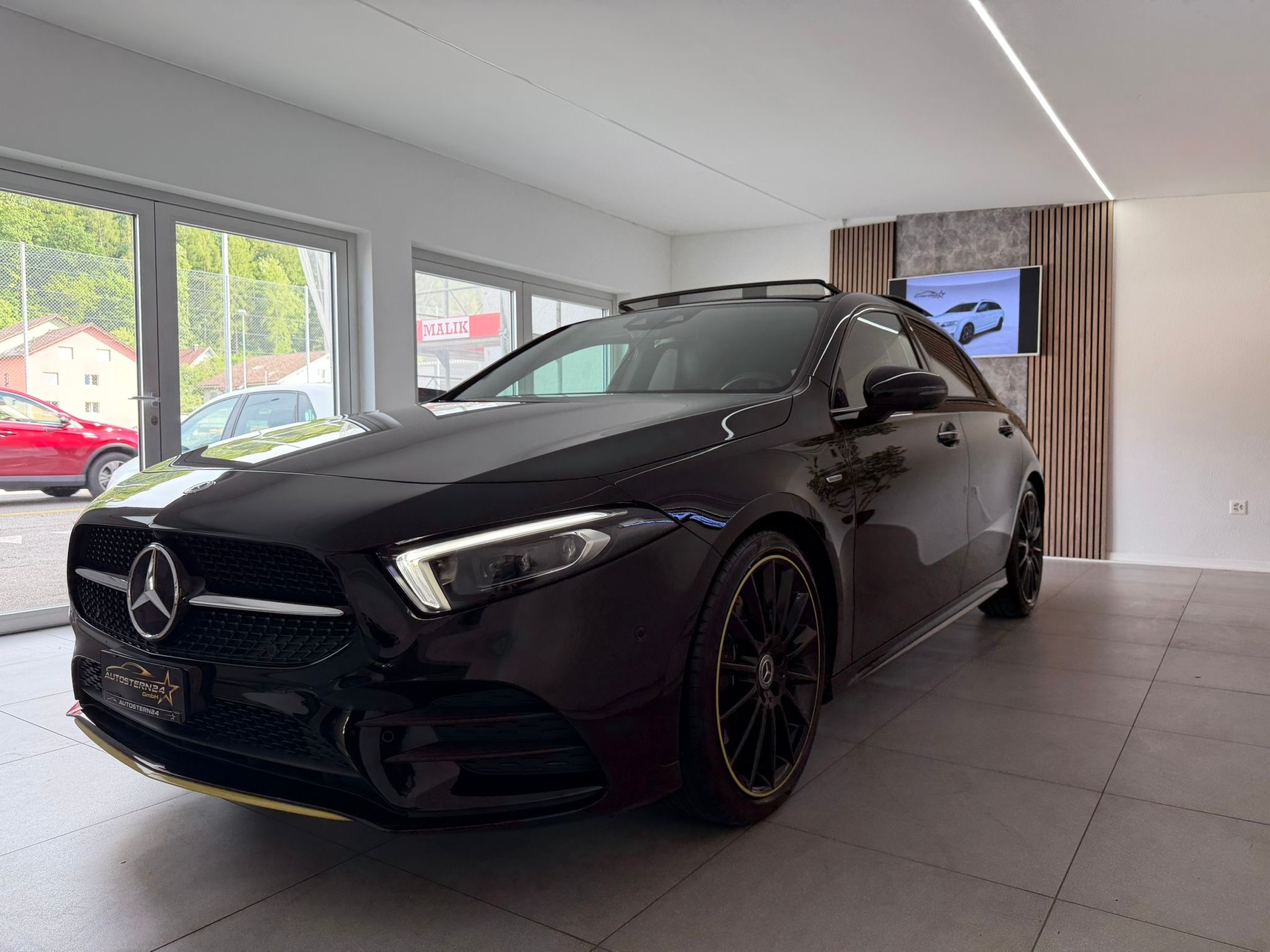 MERCEDES-BENZ A 250 AMG Line 7G-DCT *Edition 1 *Voll Austattung*Panoramadach* *Ch Fahrzeug*-image-0