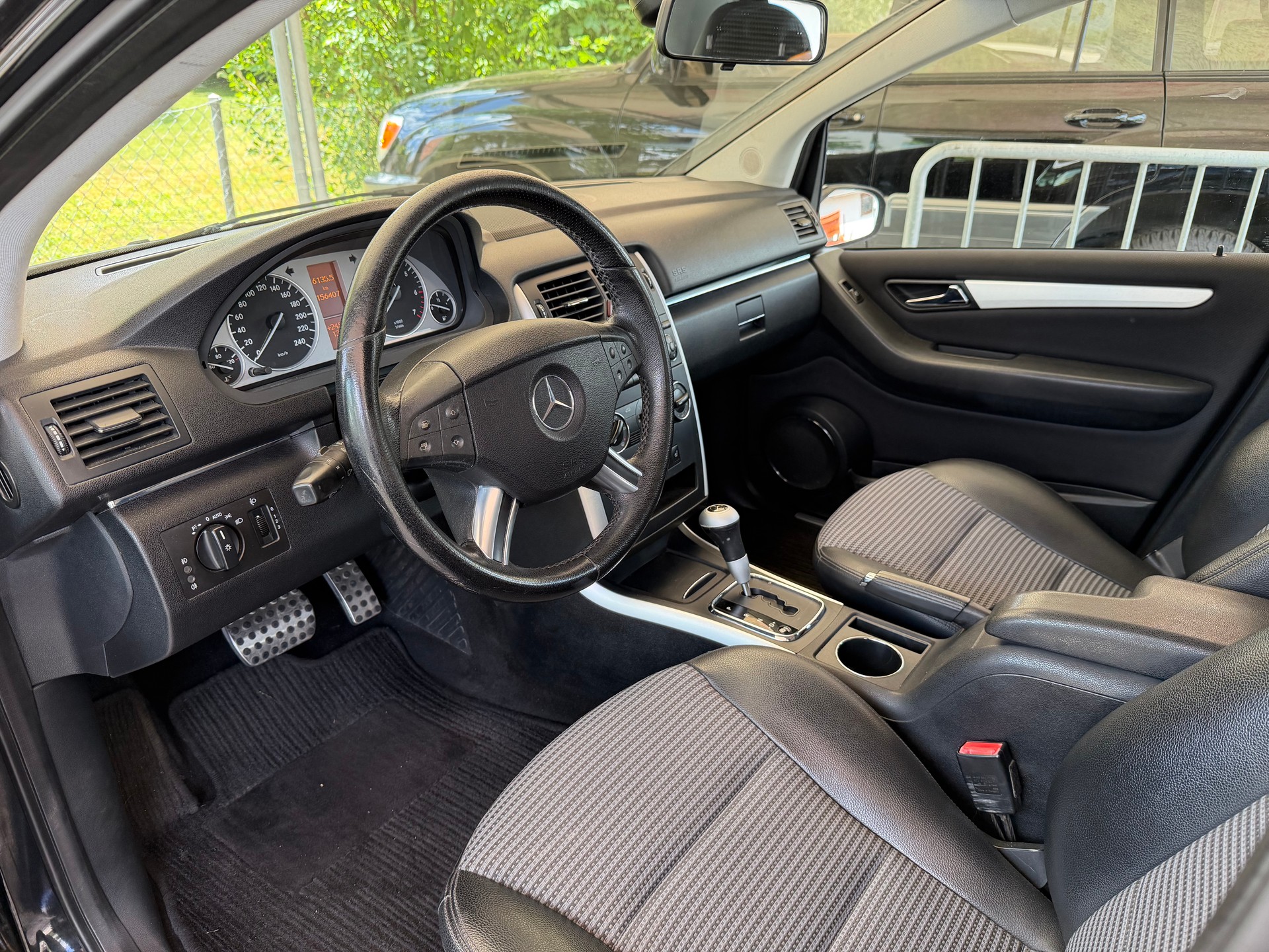 MERCEDES-BENZ B 200-image-14