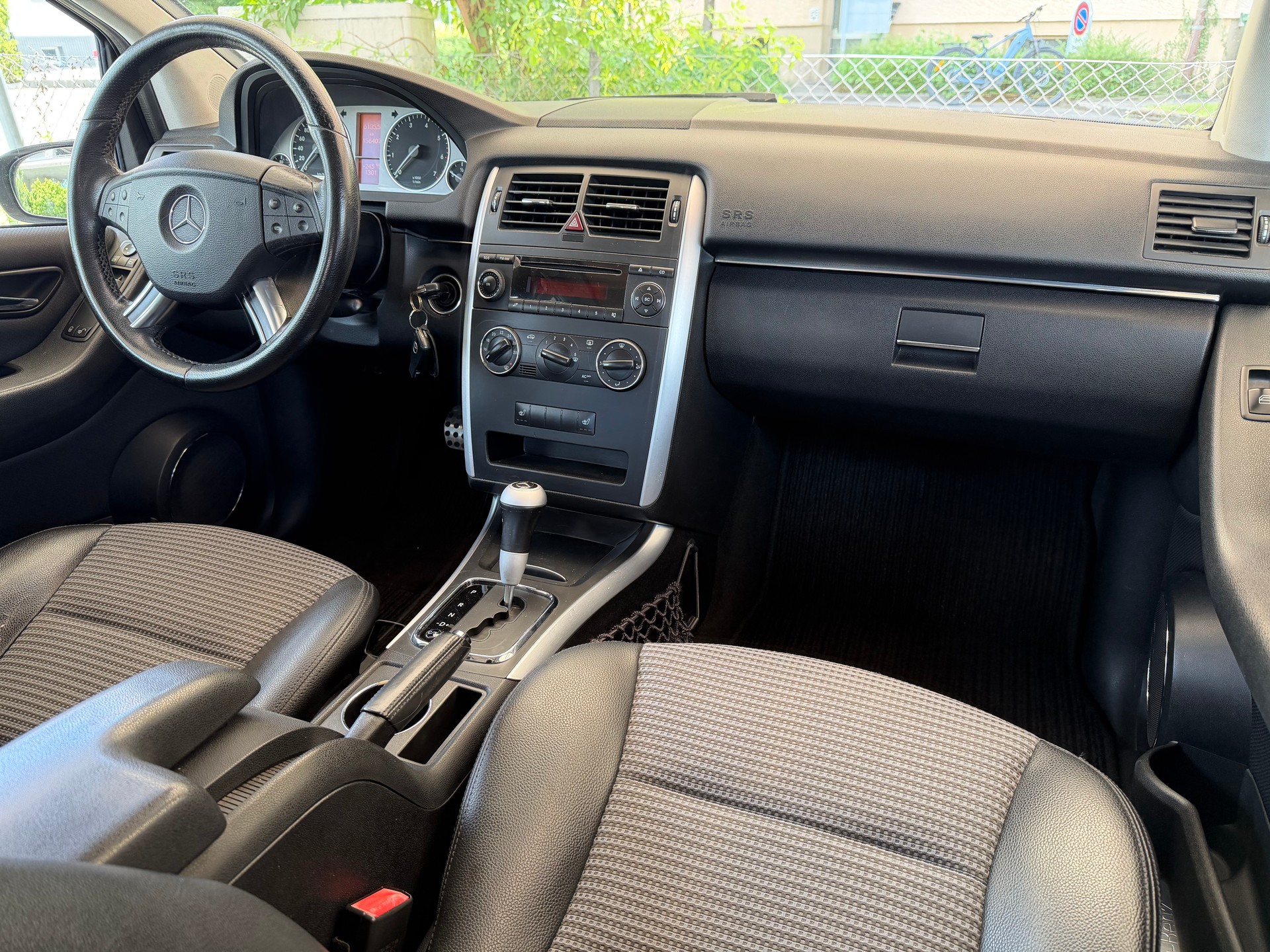 MERCEDES-BENZ B 200-image-10