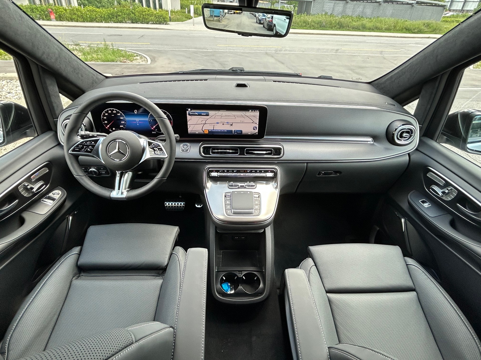 MERCEDES-BENZ V 300d Exclusive Lang SWISS EDITION 4Matic-image-16