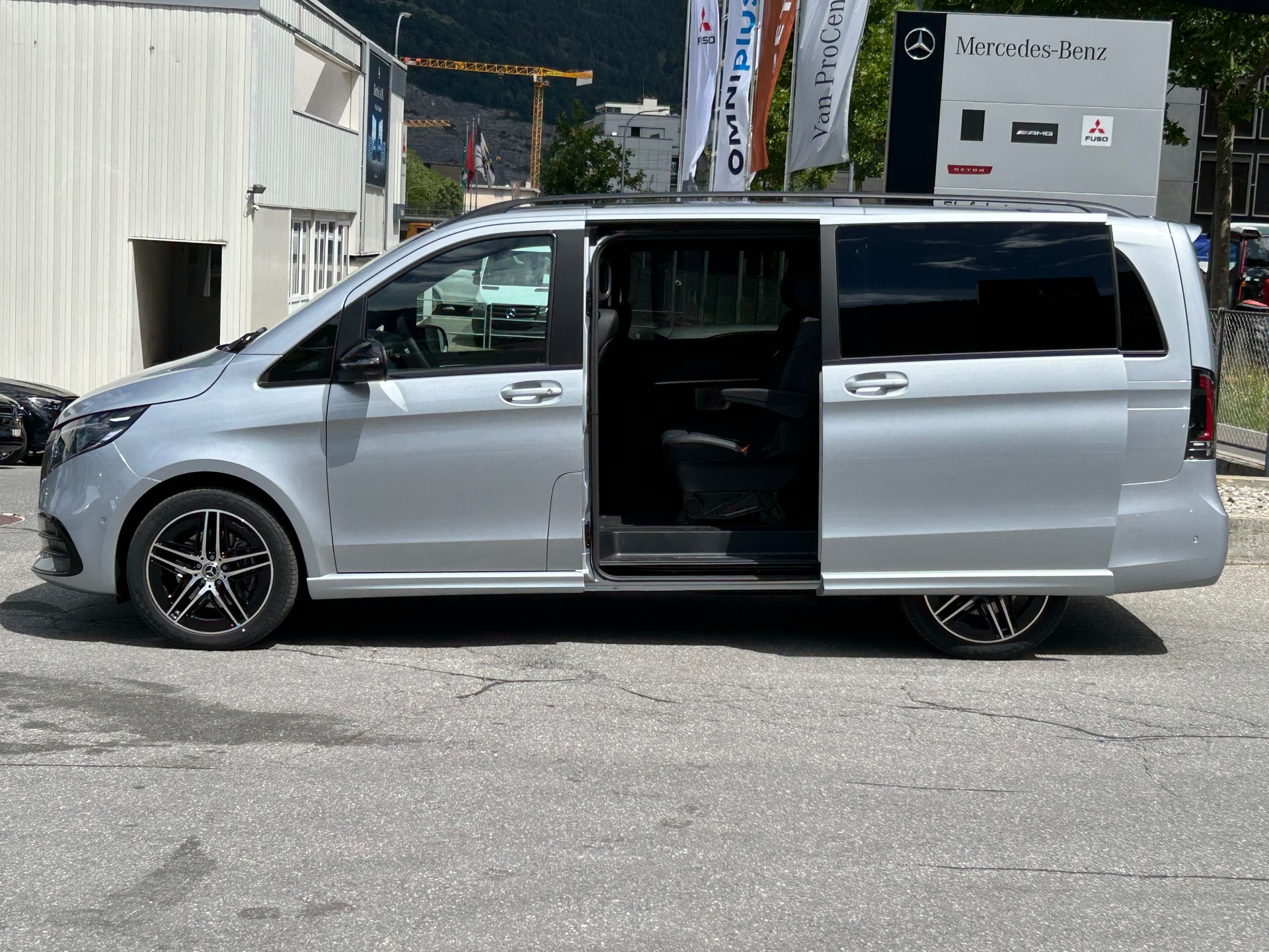 MERCEDES-BENZ V 300d Exclusive Lang SWISS EDITION 4Matic-image-4